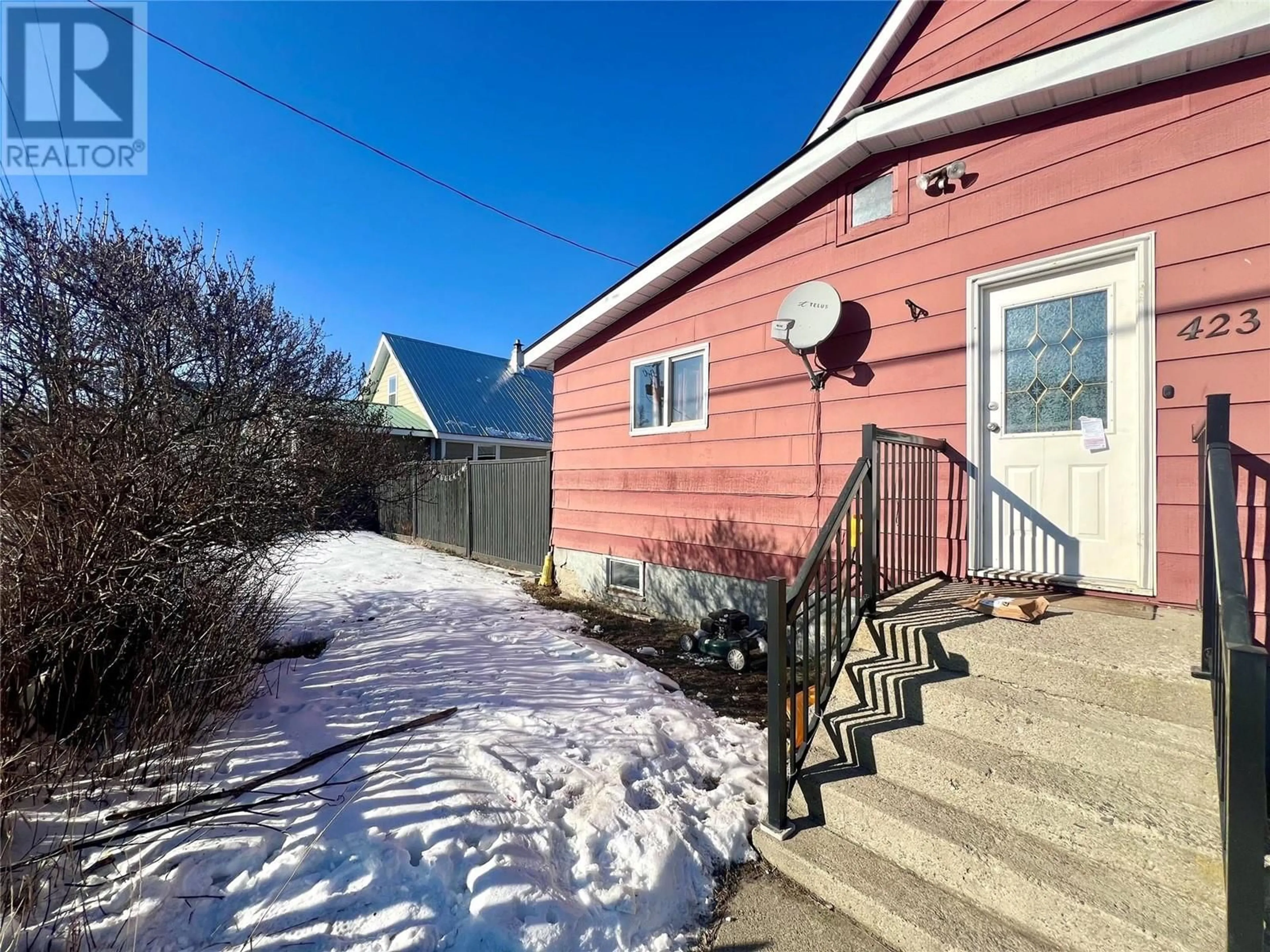 A pic from outside/outdoor area/front of a property/back of a property/a pic from drone, street for 423 SIMILKAMEEN Avenue, Princeton British Columbia V0X1W0