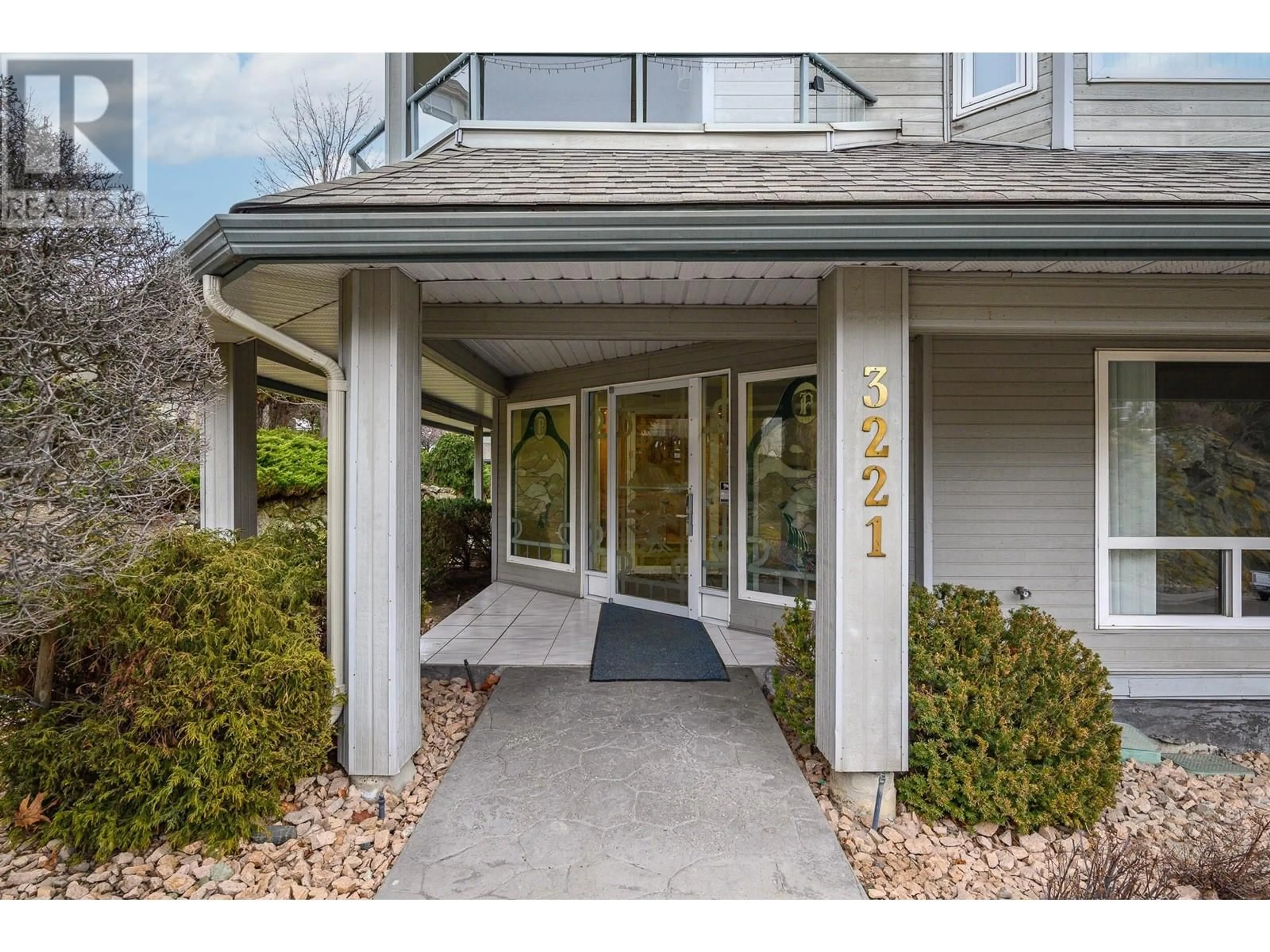 Indoor entryway for 3221 Centennial Drive Unit# 307, Vernon British Columbia V1T2T8