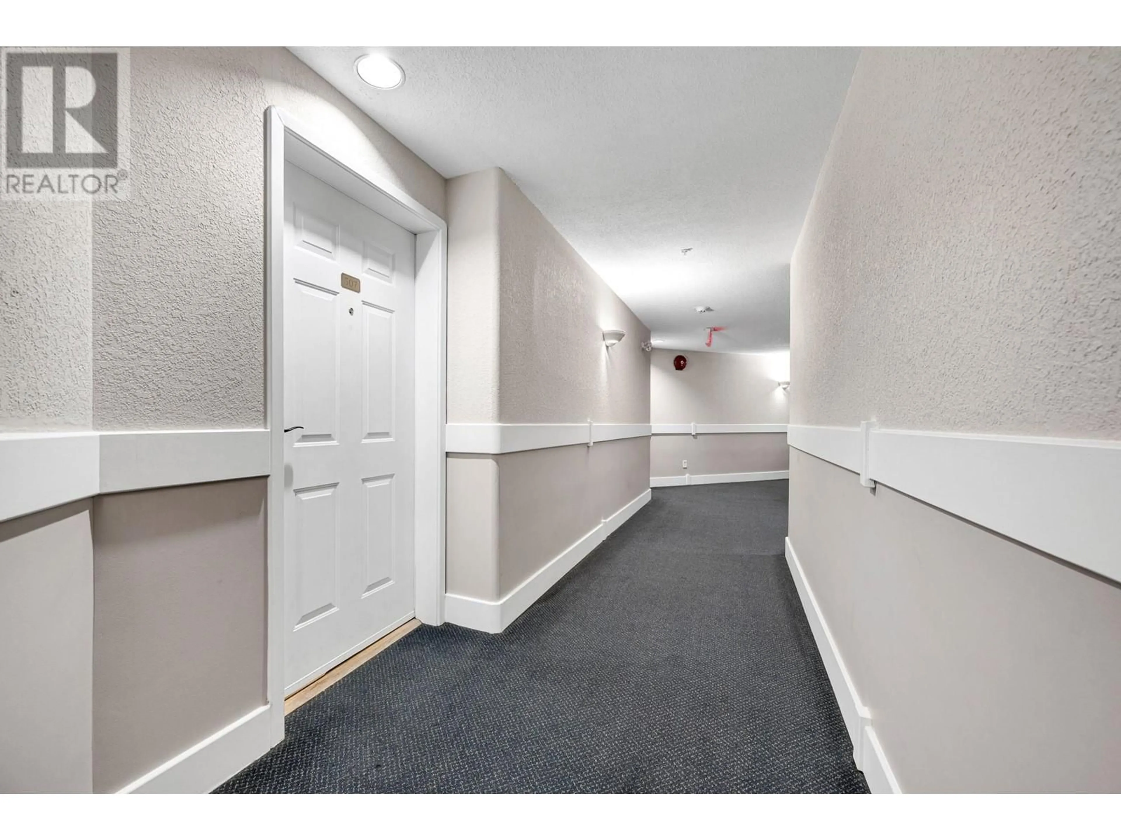 Indoor foyer for 3221 Centennial Drive Unit# 307, Vernon British Columbia V1T2T8