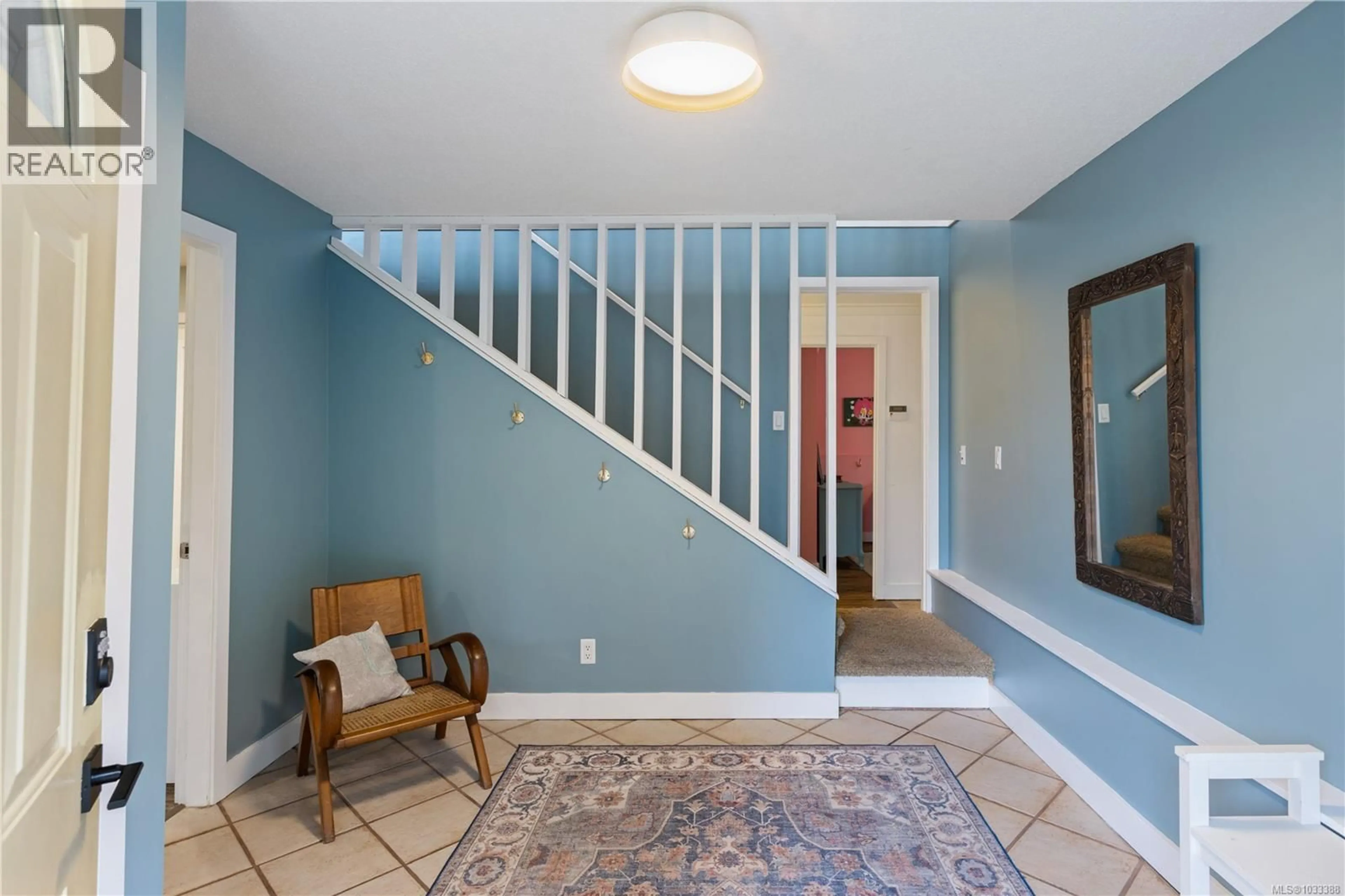Indoor entryway for 860 VERDIER AVENUE, Central Saanich British Columbia V8M1C5
