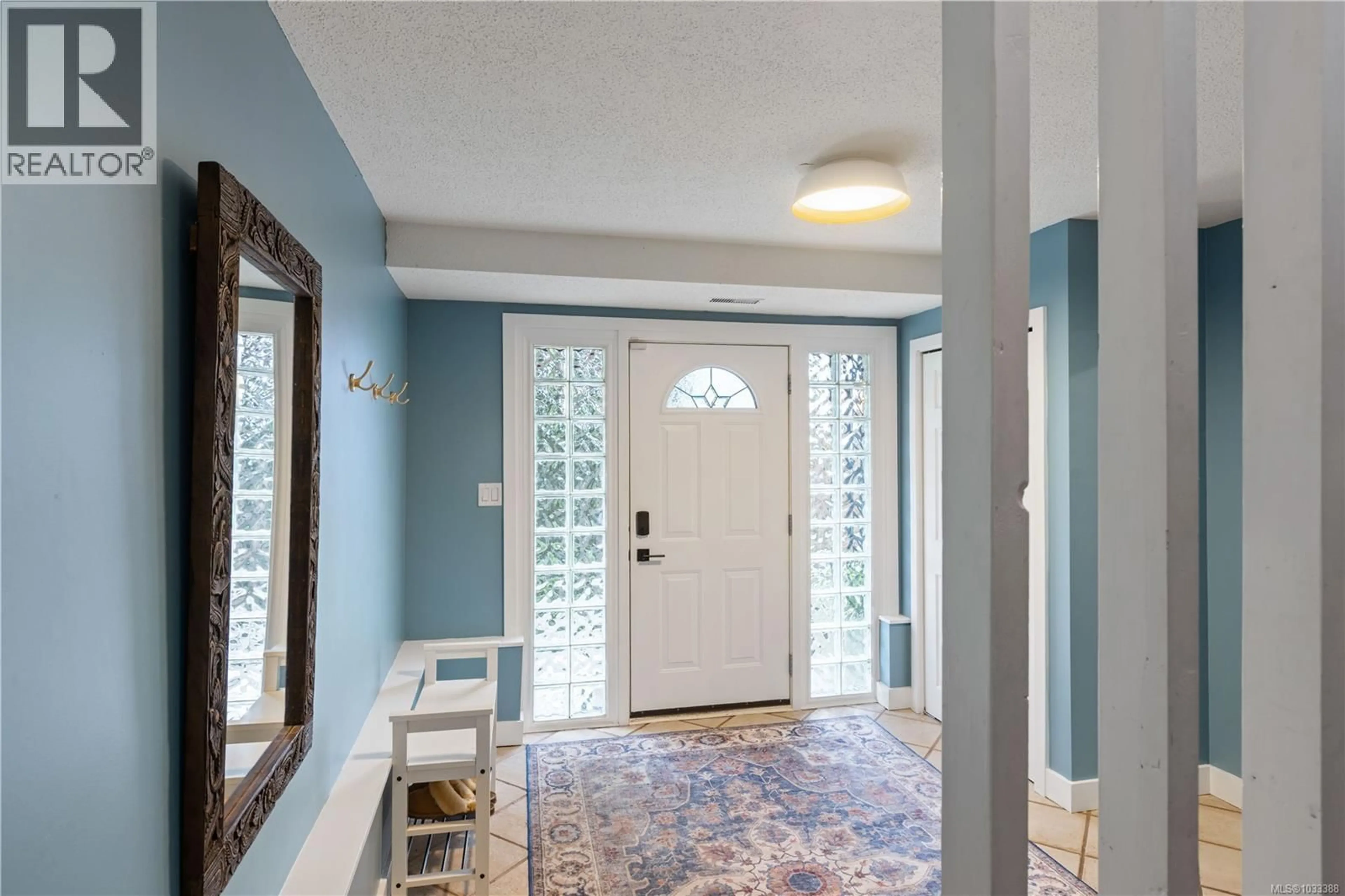 Indoor entryway for 860 VERDIER AVENUE, Central Saanich British Columbia V8M1C5