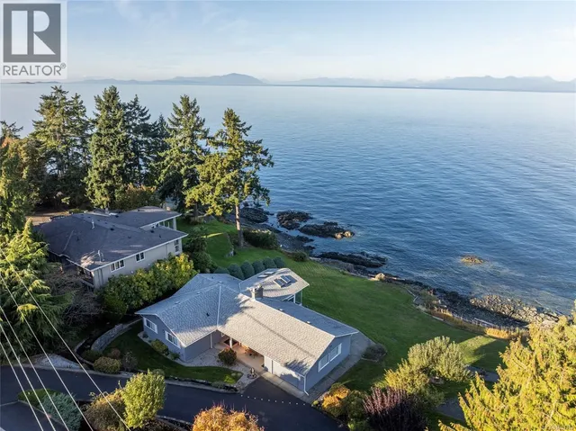 5020/5010 FILLINGER CRESCENT, Nanaimo 2