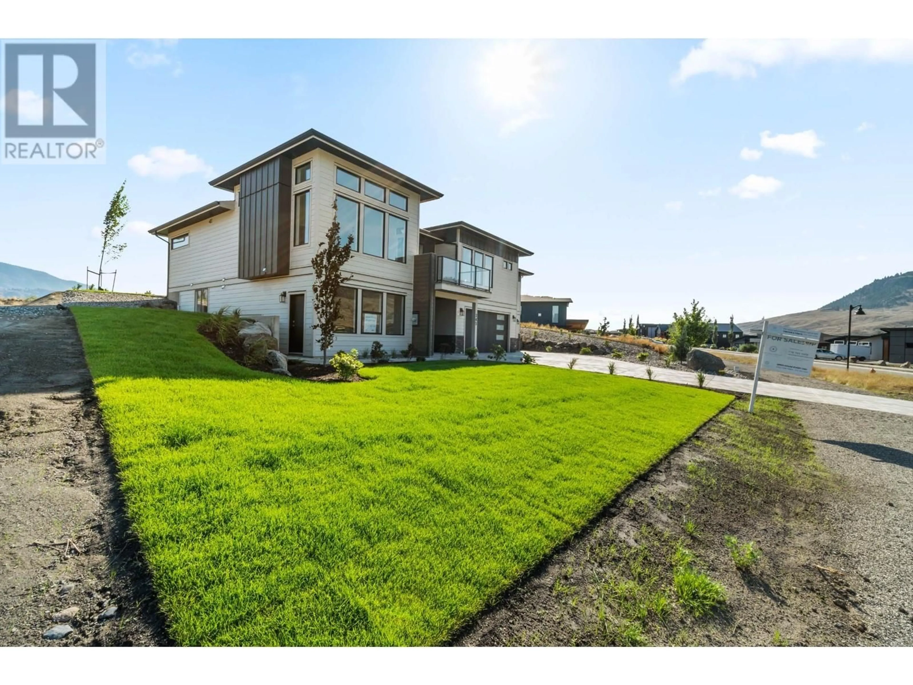 A pic from outside/outdoor area/front of a property/back of a property/a pic from drone, unknown for 265 Rue Cheval Noir, Kamloops British Columbia V1S0B3