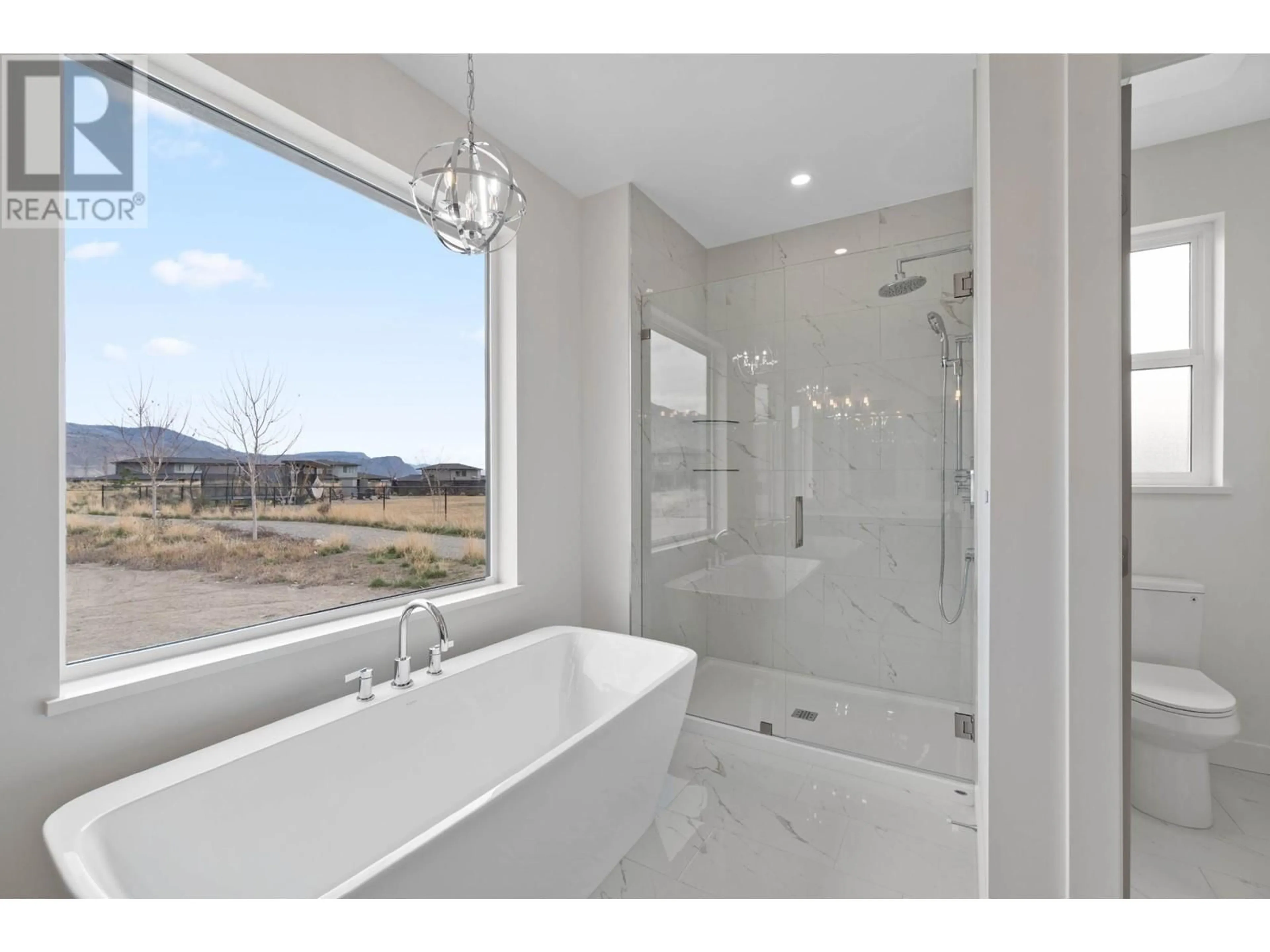 Contemporary bathroom, ceramic/tile floor for 265 Rue Cheval Noir, Kamloops British Columbia V1S0B3