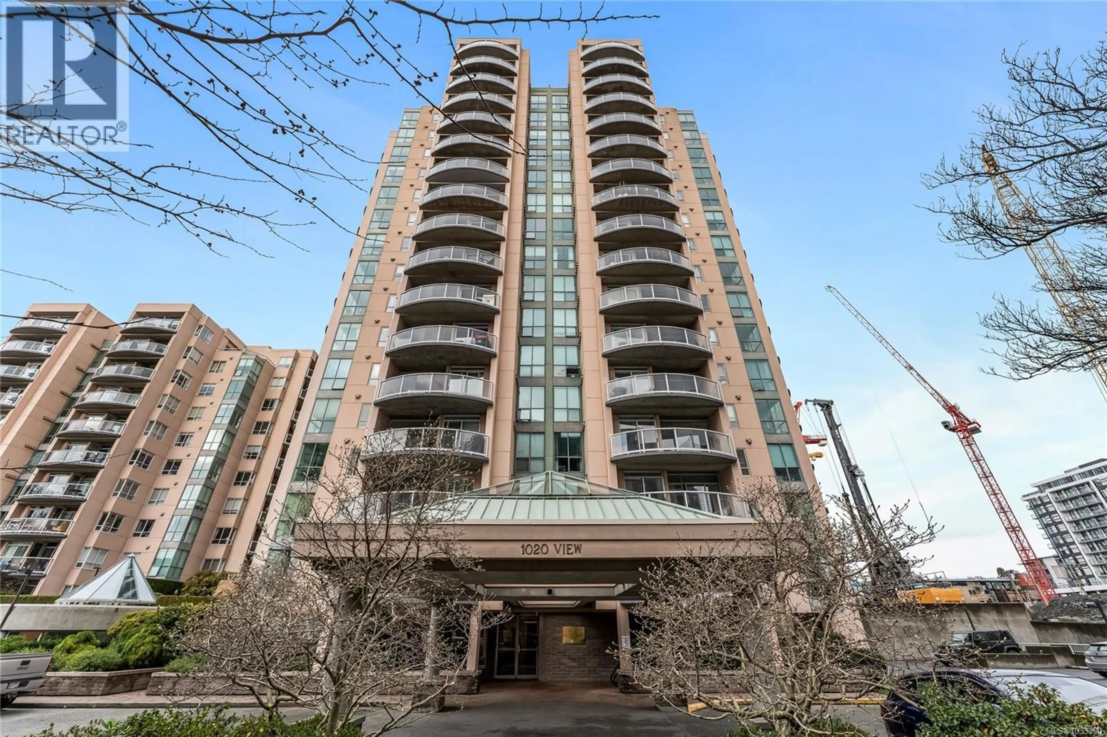 Indoor foyer for 1004 - 1020 VIEW STREET, Victoria British Columbia V8V4Y4