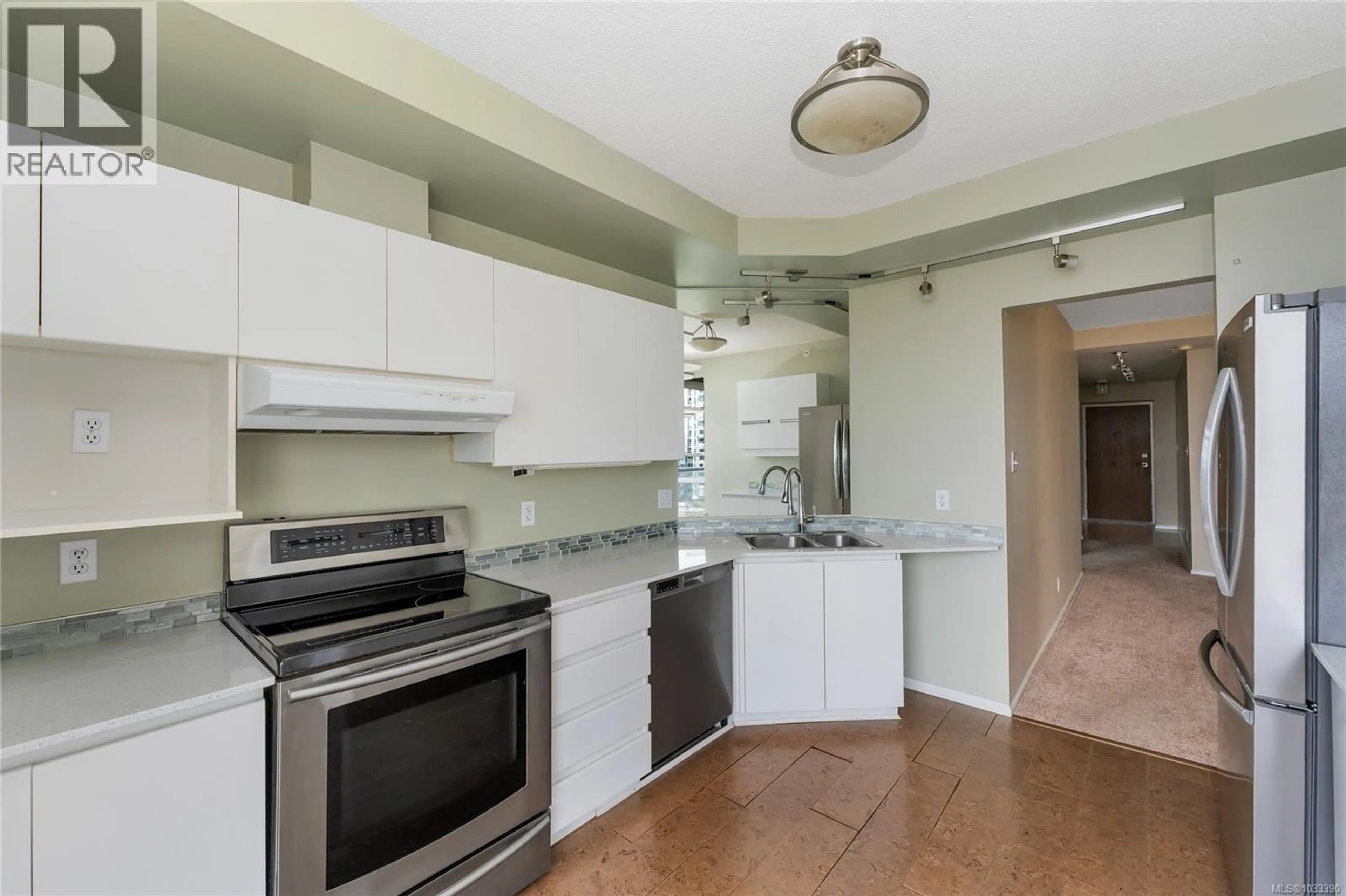 Standard kitchen, ceramic/tile floor for 1004 - 1020 VIEW STREET, Victoria British Columbia V8V4Y4