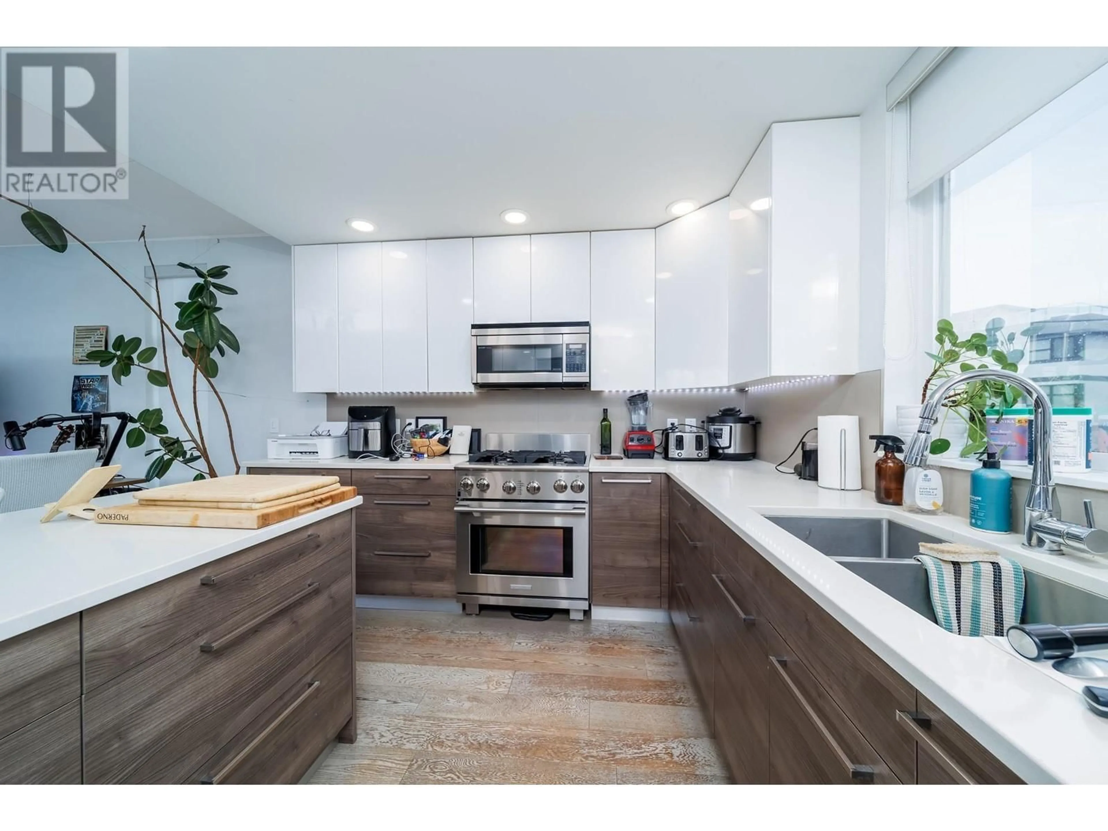Contemporary kitchen, unknown for 13 - 1515 HIGHLAND DRIVE NORTH, Kelowna British Columbia V1Y0C9