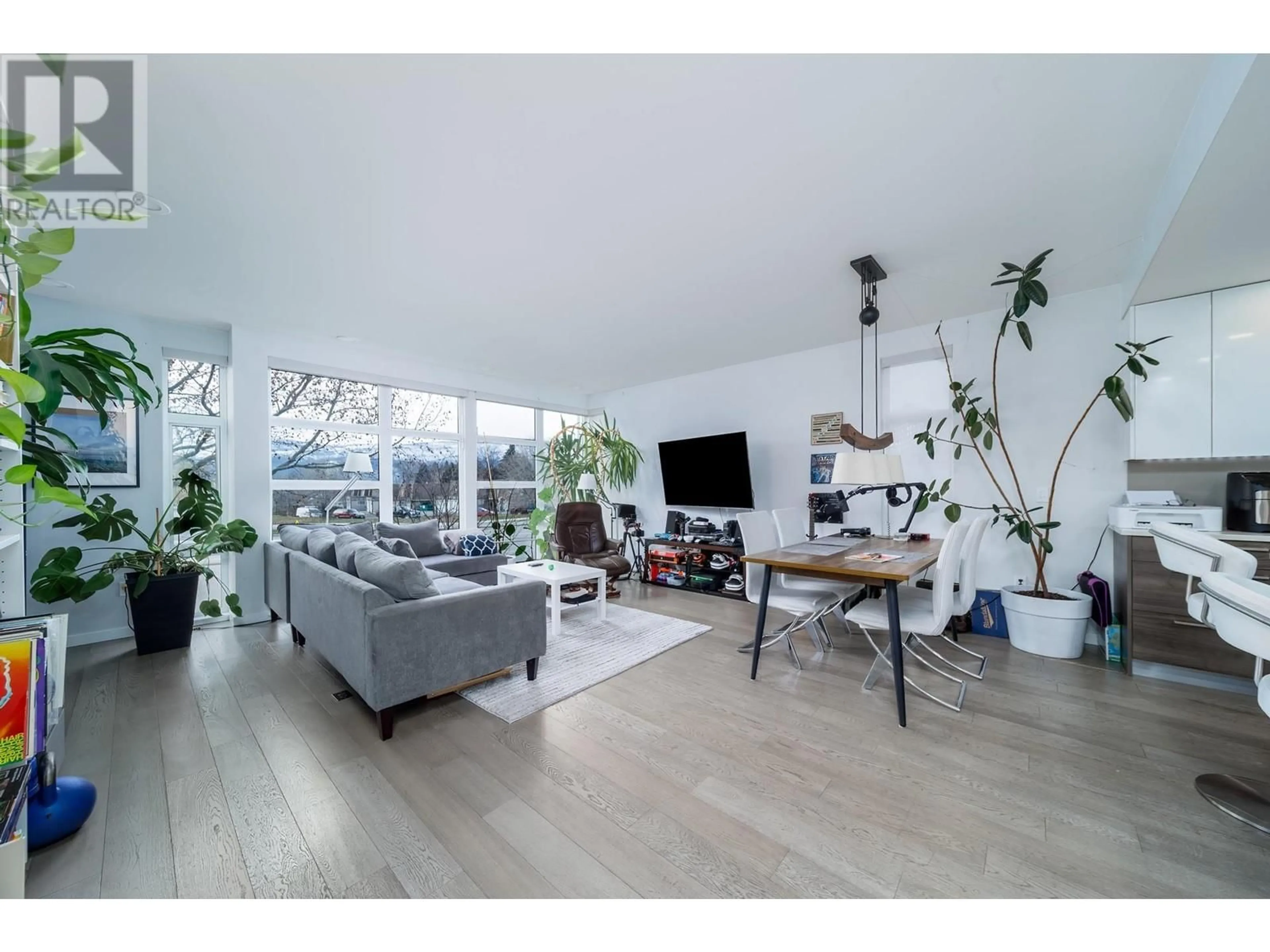 Living room with furniture, wood/laminate floor for 13 - 1515 HIGHLAND DRIVE NORTH, Kelowna British Columbia V1Y0C9