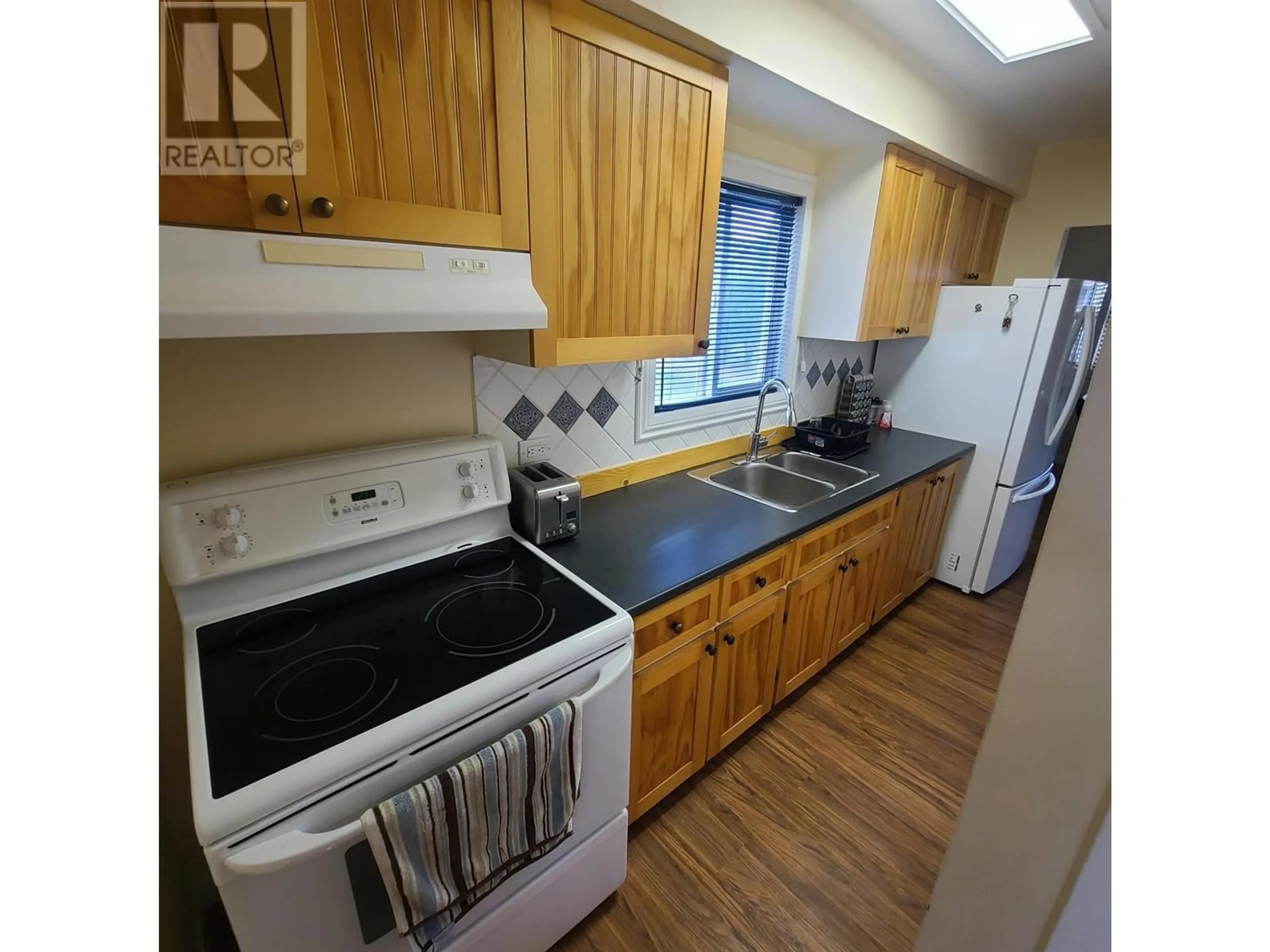 Standard kitchen, unknown for 350 CAMPBELL Avenue, Kamloops British Columbia V2B3R7