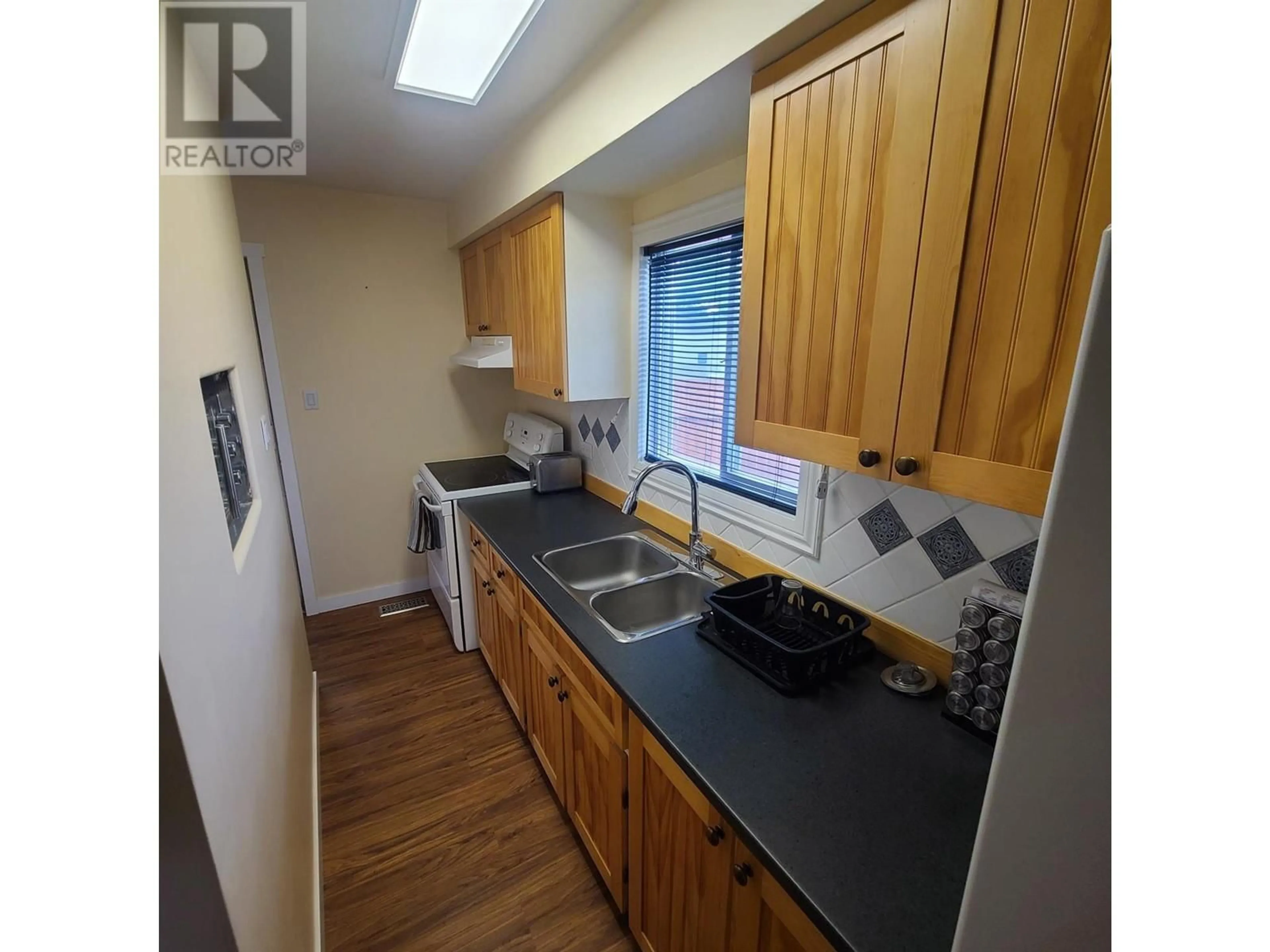 Standard kitchen, wood/laminate floor for 350 CAMPBELL Avenue, Kamloops British Columbia V2B3R7