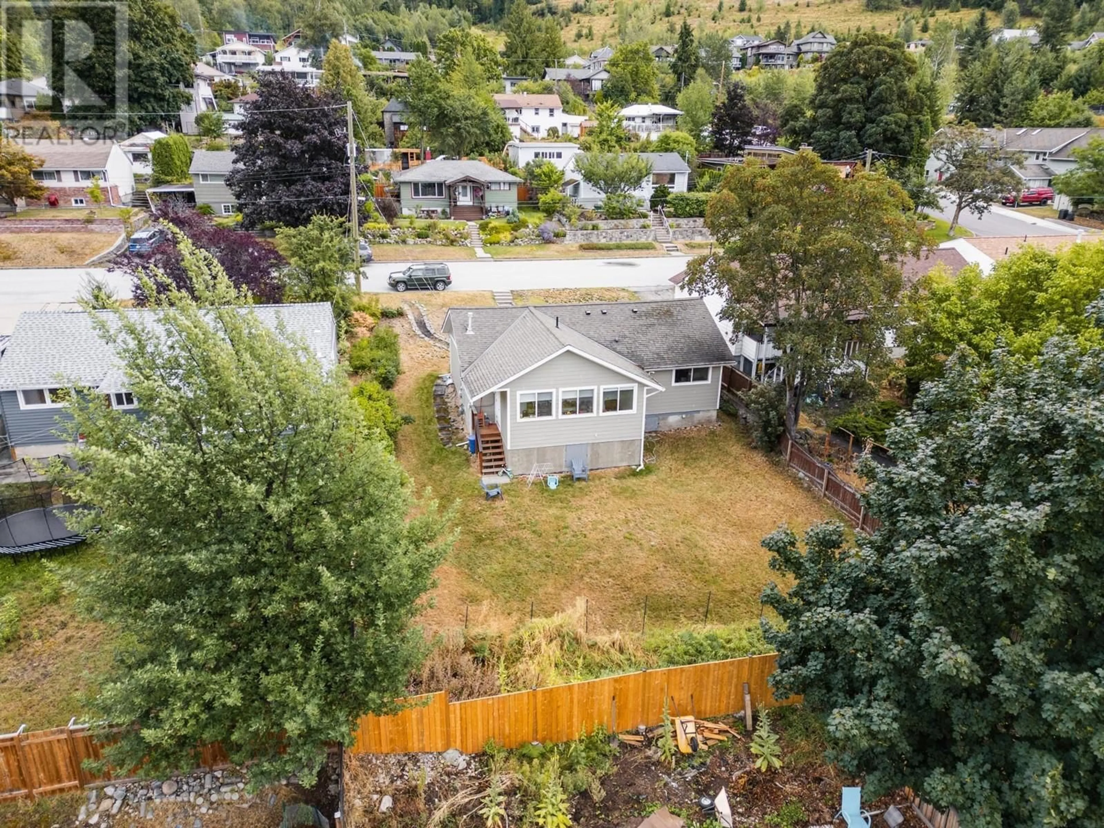 A pic from outside/outdoor area/front of a property/back of a property/a pic from drone, unknown for 605 SEVENTH Street, Nelson British Columbia V1L2Z8