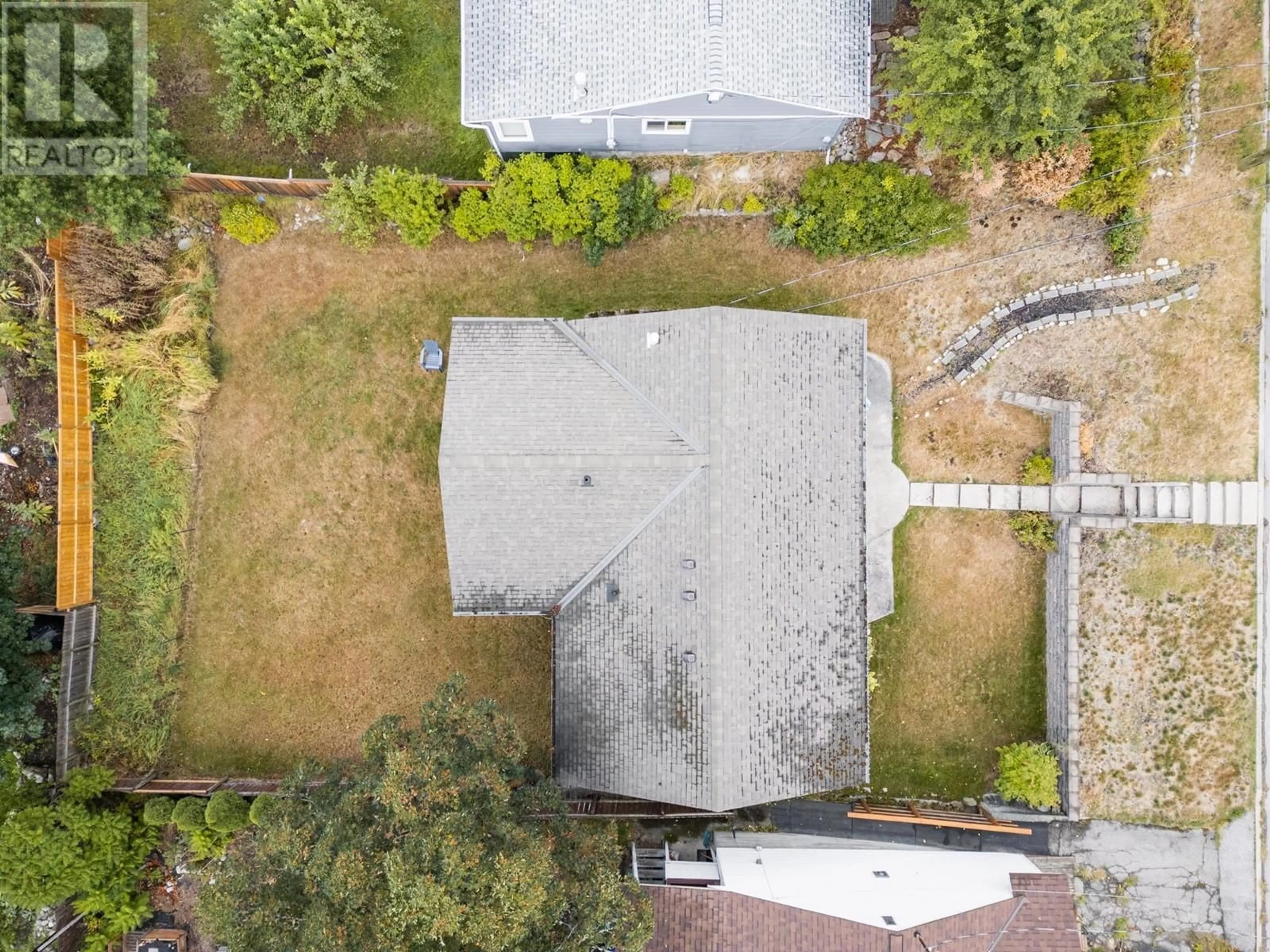 A pic from outside/outdoor area/front of a property/back of a property/a pic from drone, street for 605 SEVENTH Street, Nelson British Columbia V1L2Z8