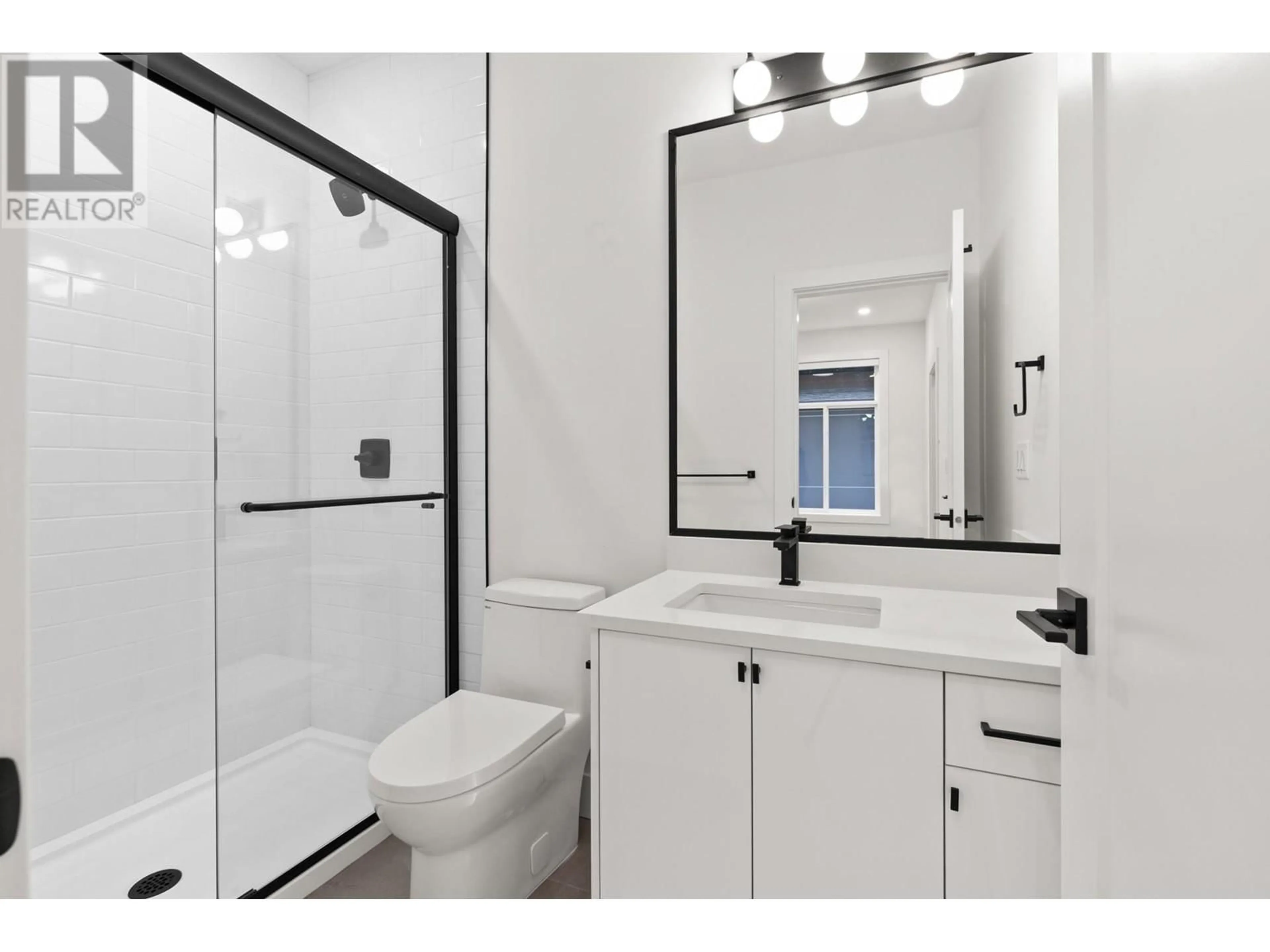 Standard bathroom, ceramic/tile floor for 781 Raymer Avenue Unit# 2, Kelowna British Columbia V1Y4Z7