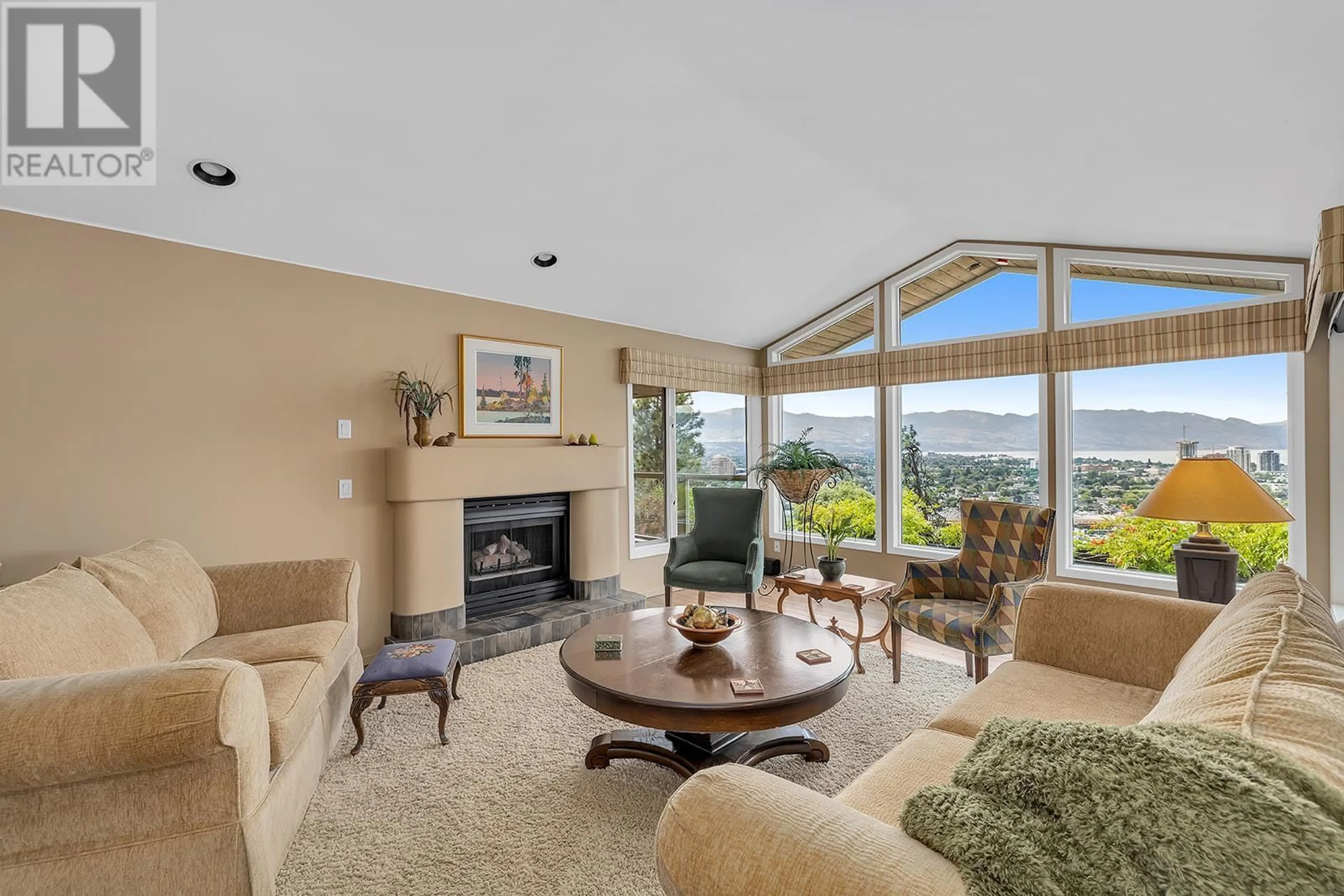 Living room with furniture, unknown for 828 MOUNT ROYAL DRIVE, Kelowna British Columbia V1Y8G3