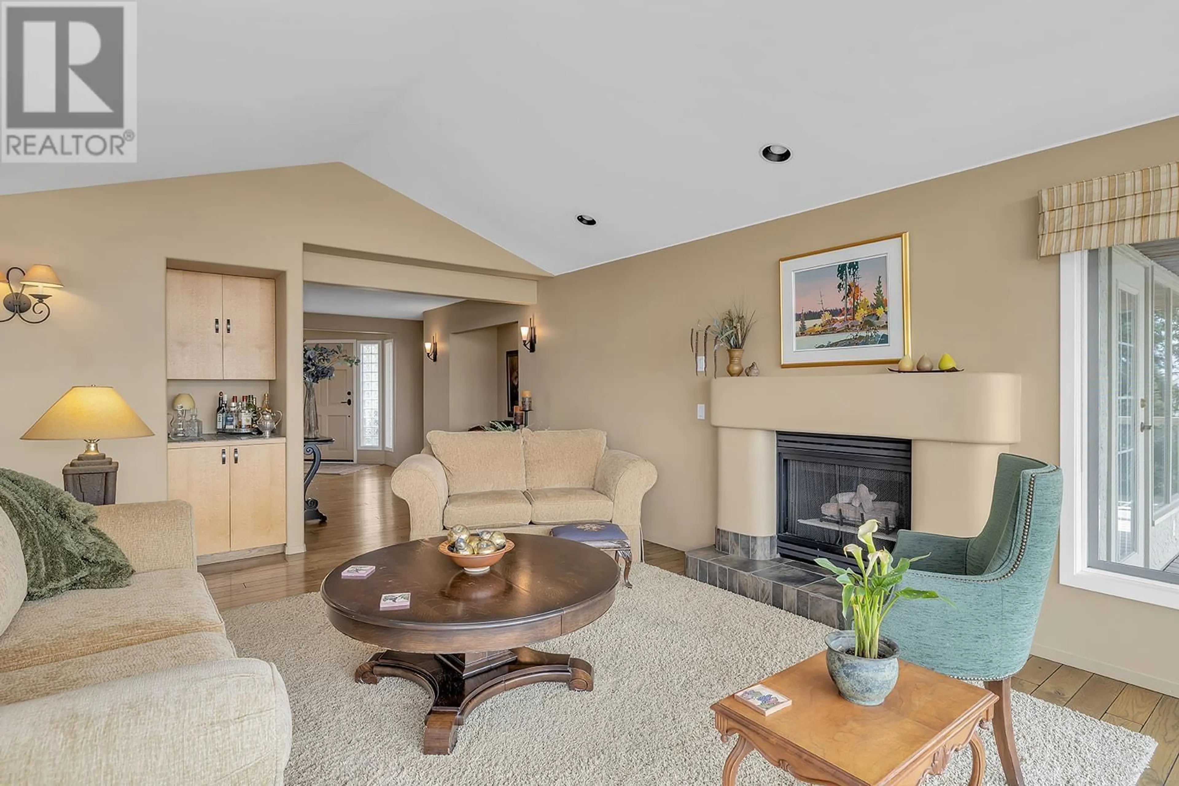 Living room with furniture, unknown for 828 MOUNT ROYAL DRIVE, Kelowna British Columbia V1Y8G3