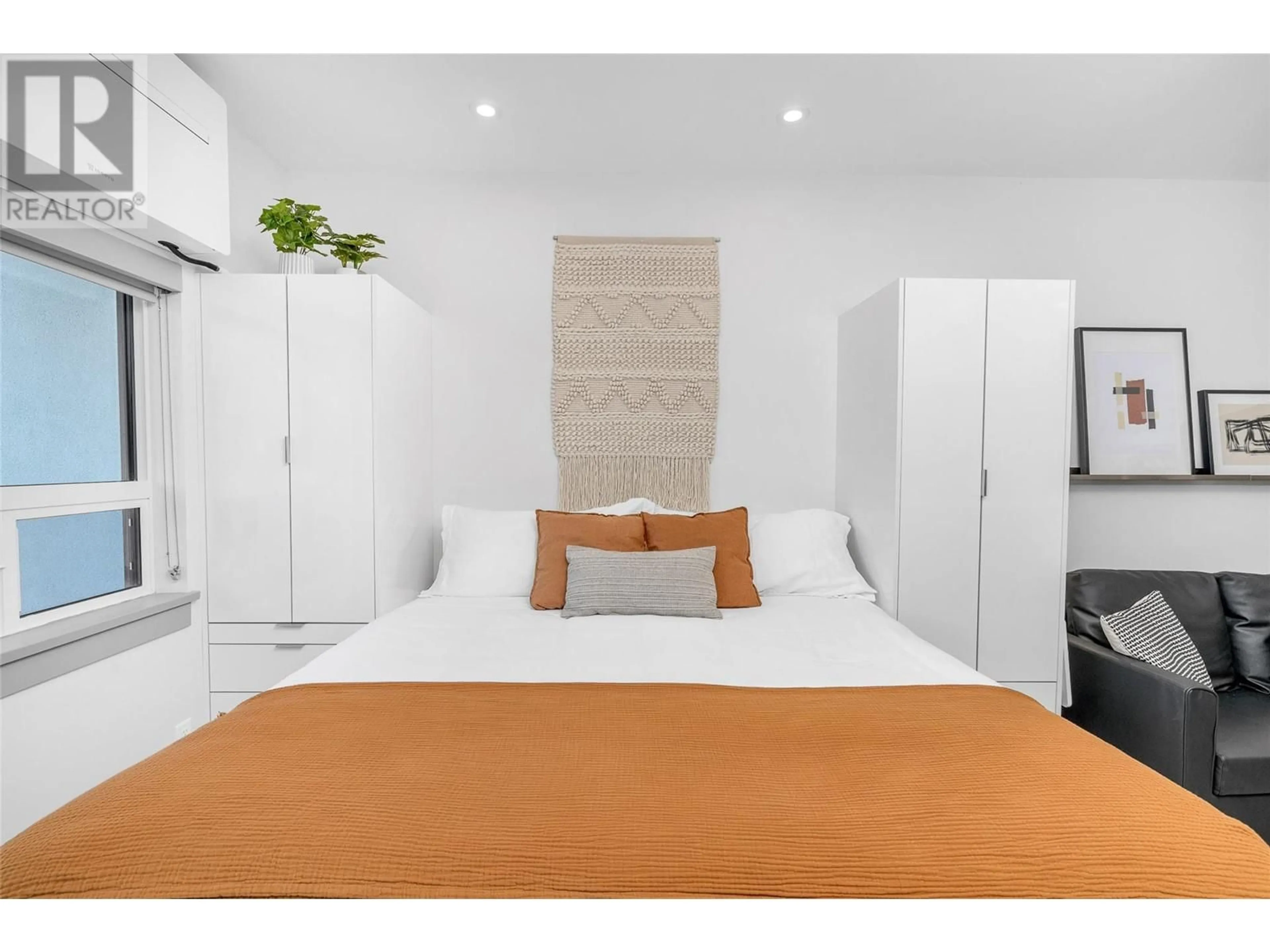 Bedroom with bed, unknown for 211 - 2555 LAKESHORE ROAD, Vernon British Columbia V1H0A4