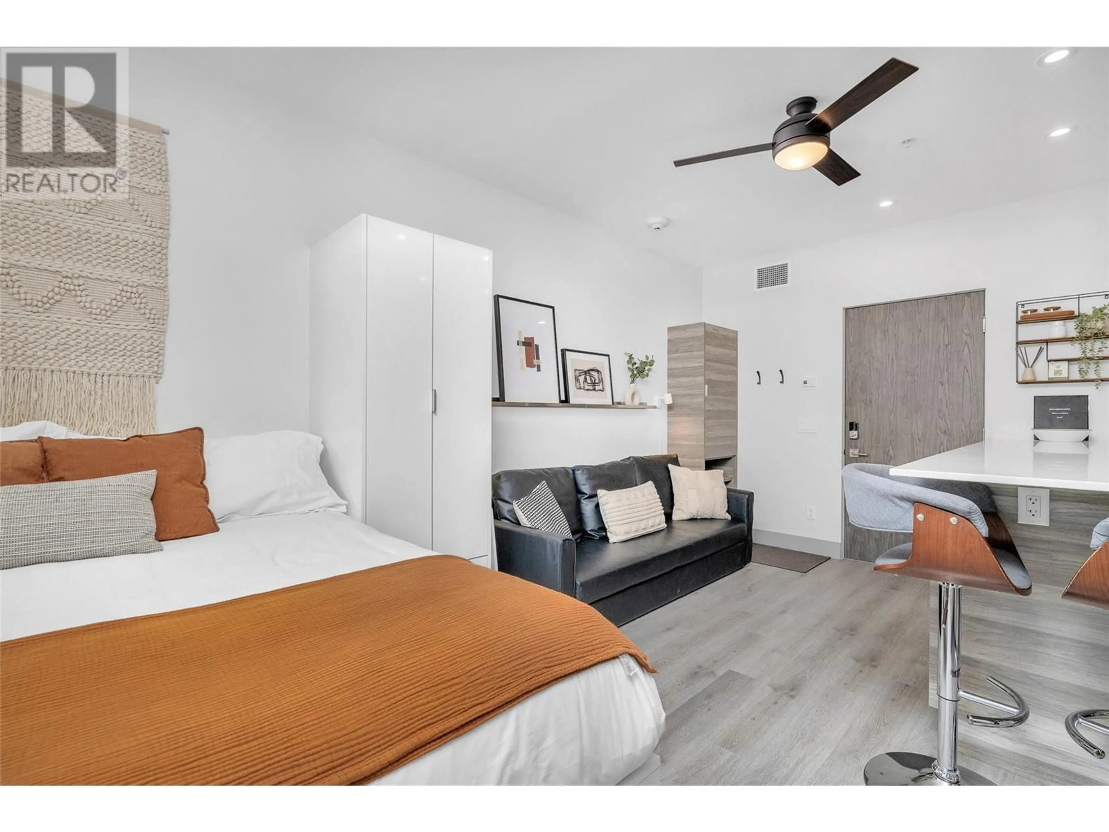 A pic of a room for 211 - 2555 LAKESHORE ROAD, Vernon British Columbia V1H0A4