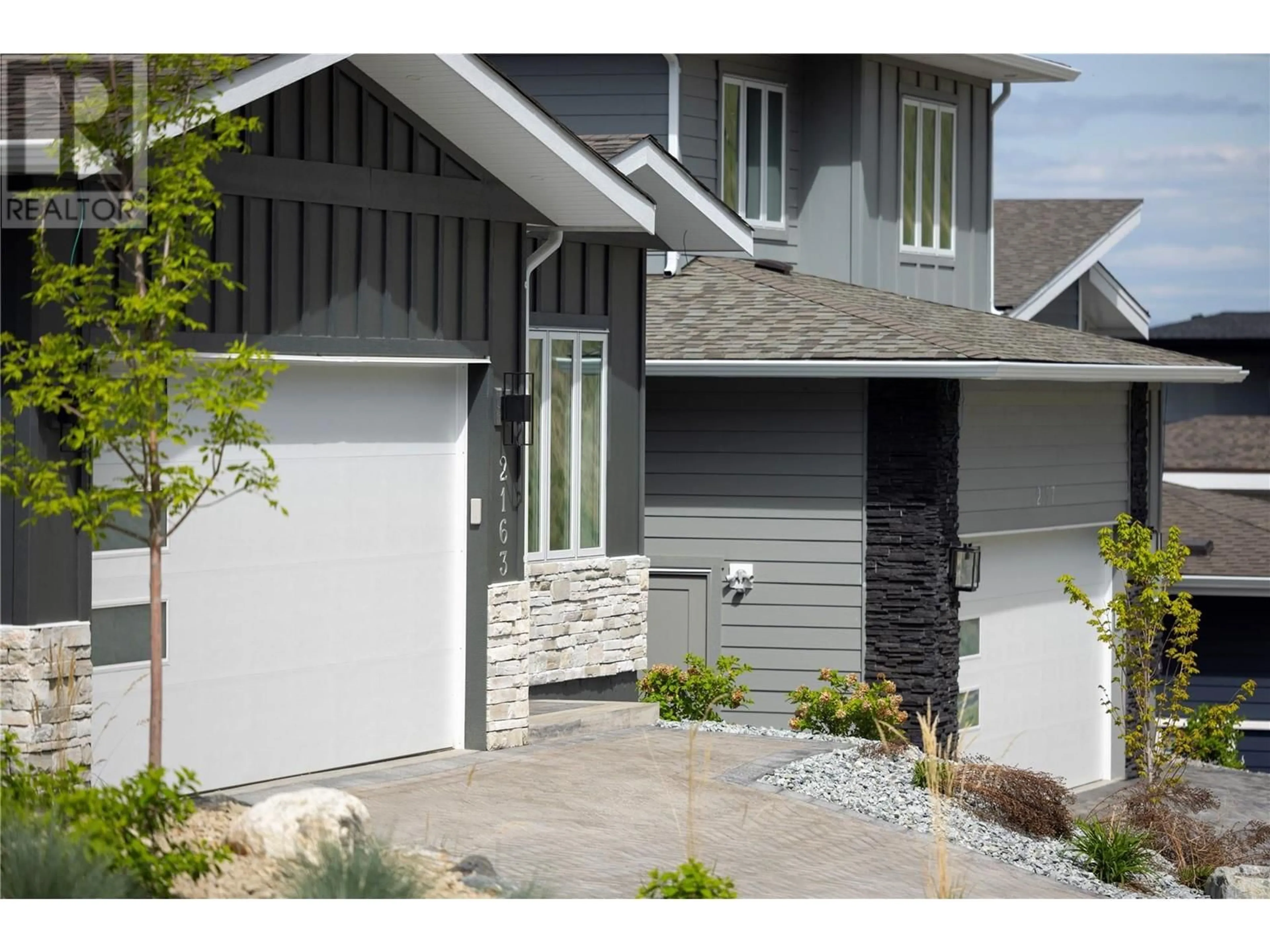 Home with vinyl exterior material, street for 2163 KENTUCKY CRESCENT, Kelowna British Columbia V1P0A2
