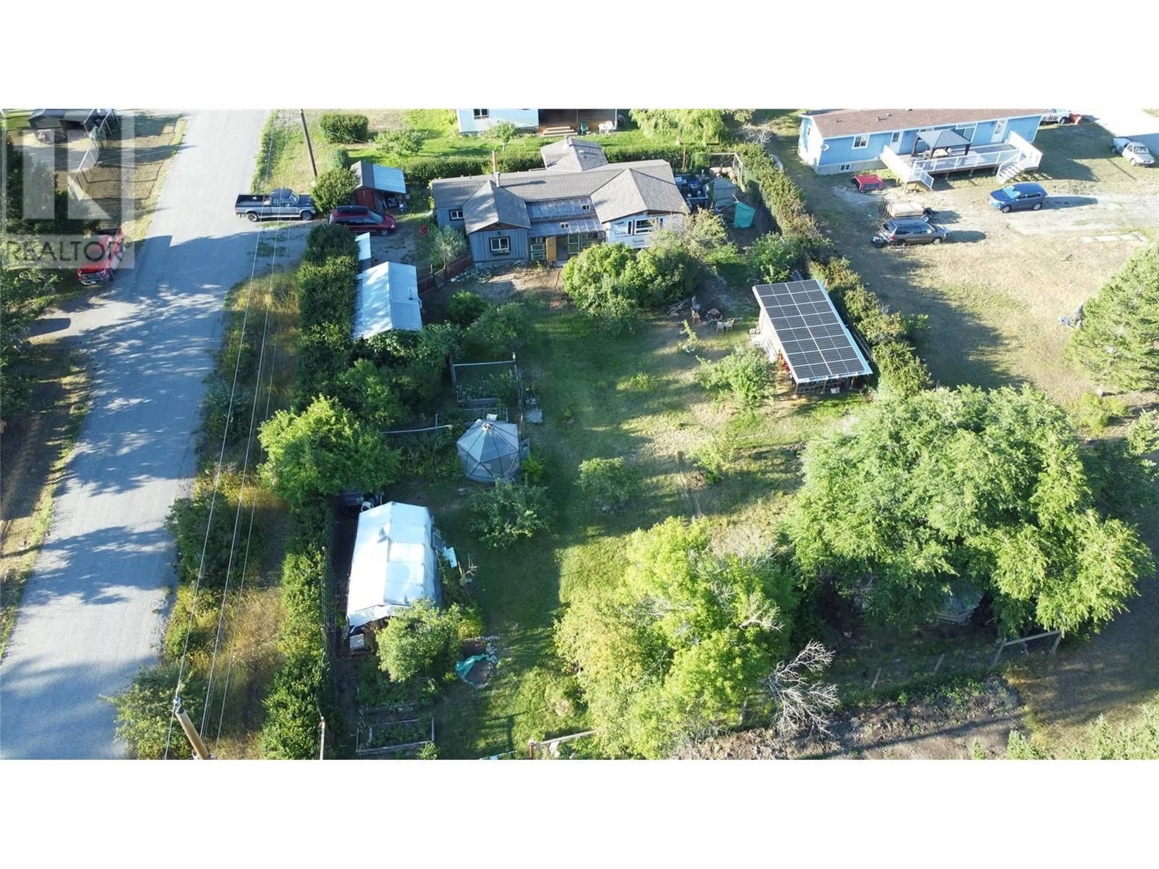 A pic from outside/outdoor area/front of a property/back of a property/a pic from drone, unknown for 9310 Colomb Street, Elko British Columbia V0B1T3