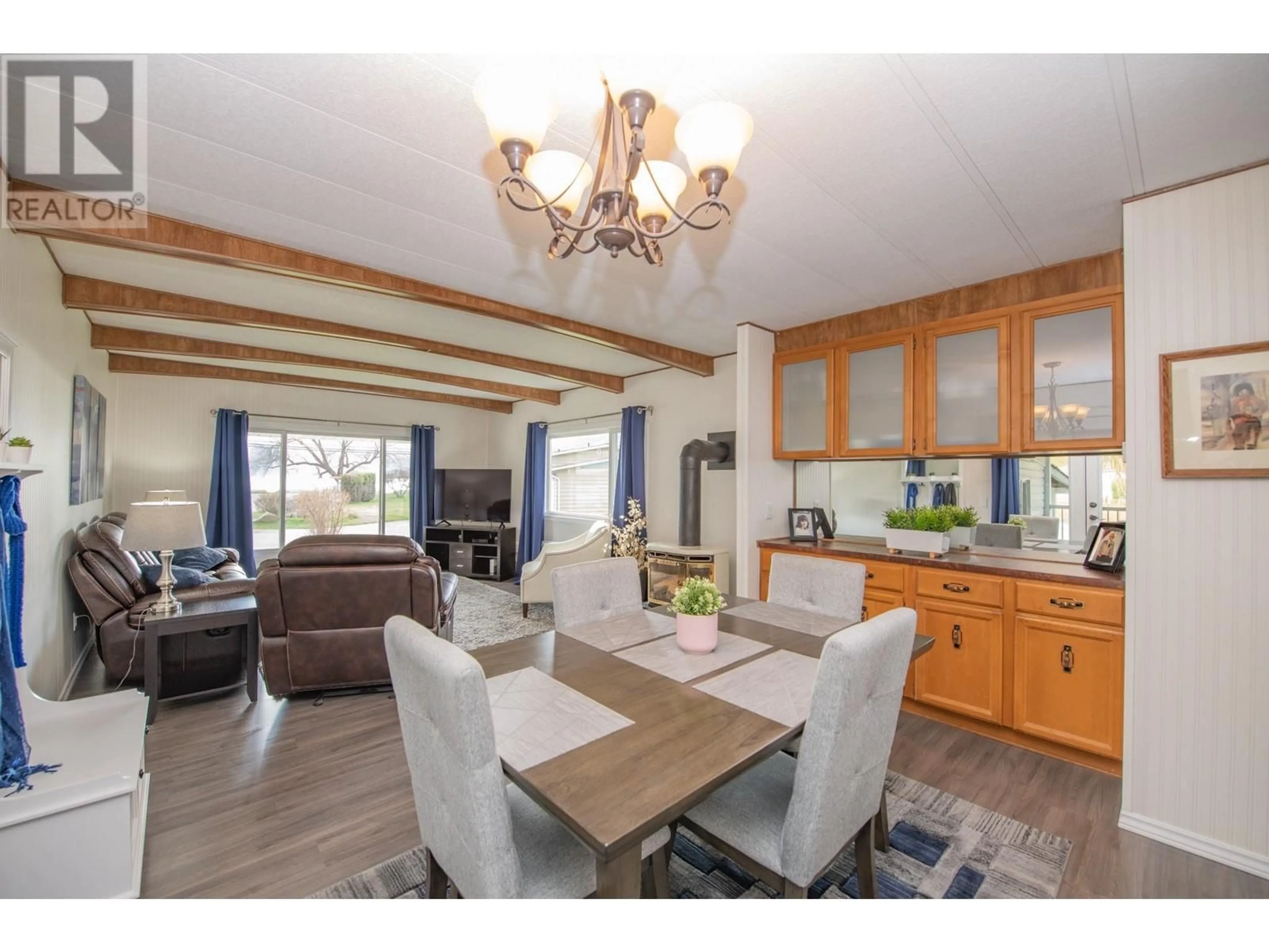 Dining room, wood/laminate floor for 2727 Lakeshore Road Unit# 39, Vernon British Columbia V1T6Y5