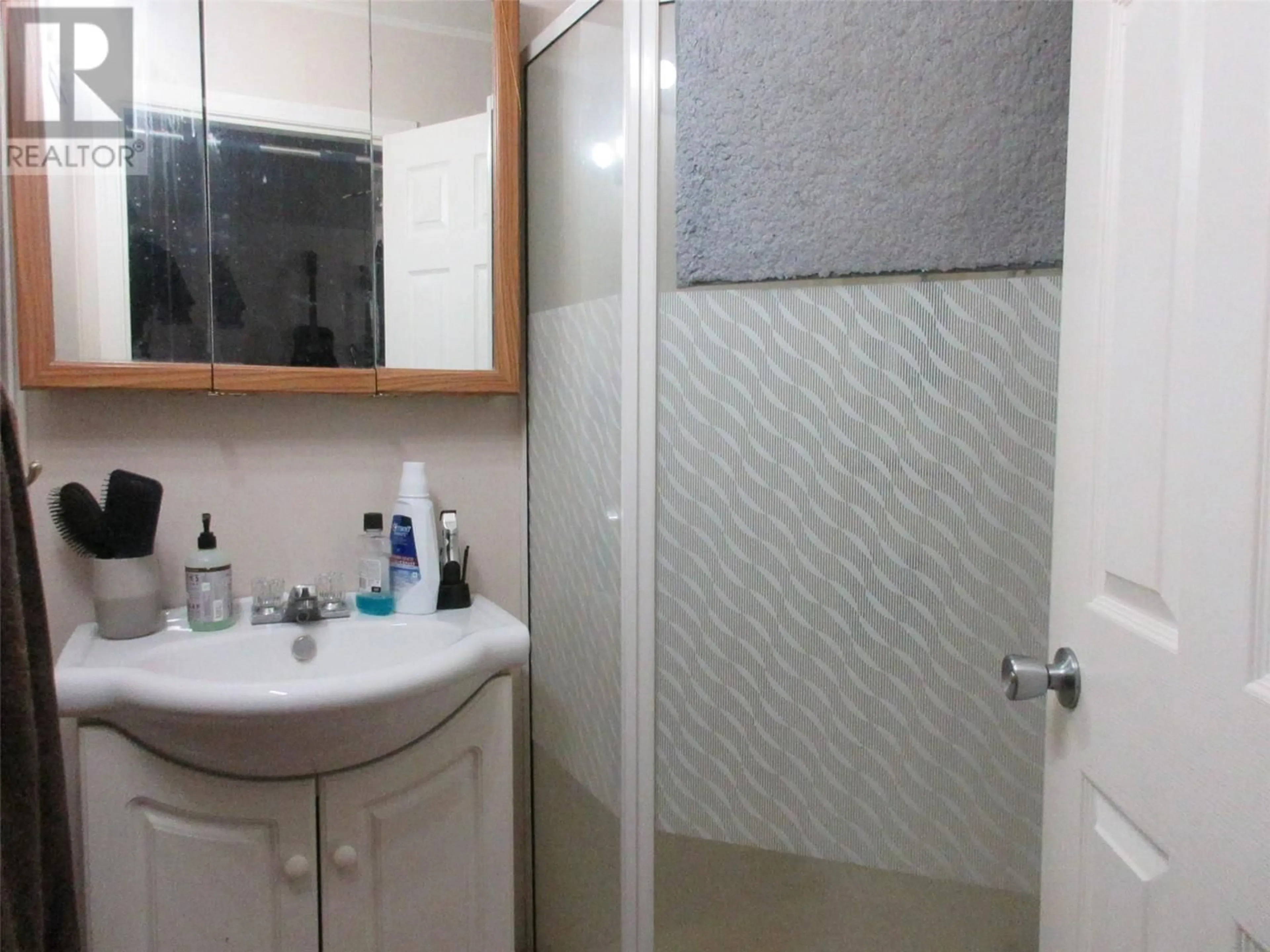 Standard bathroom, floor is not visible for 1650 Lindley Creek Road, Merritt British Columbia V1K1L4