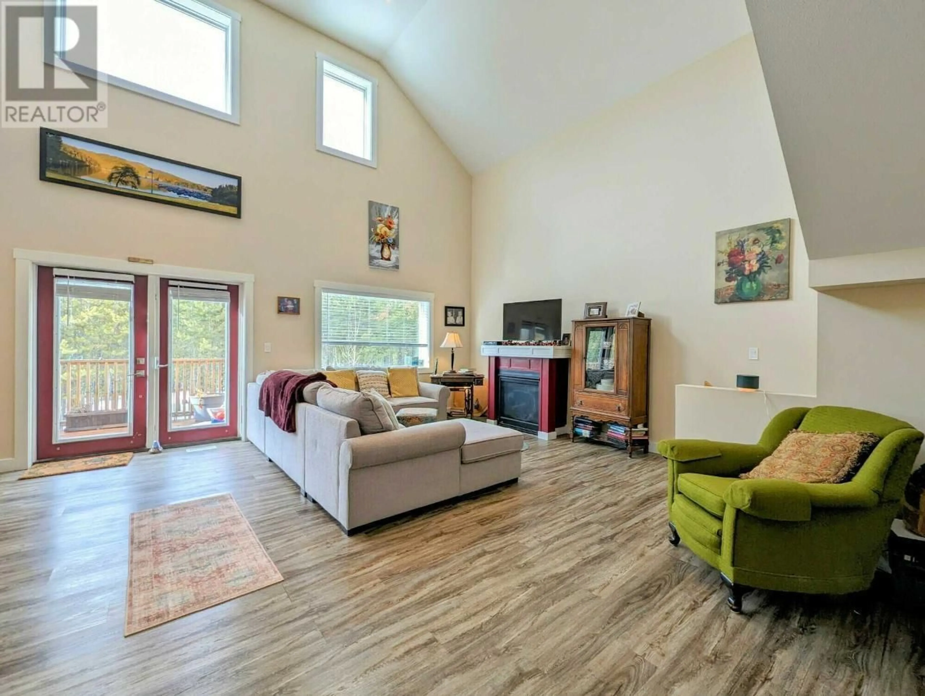 Living room with furniture, unknown for 527 FOREST CROWNE DRIVE, Kimberley British Columbia V1A0A4