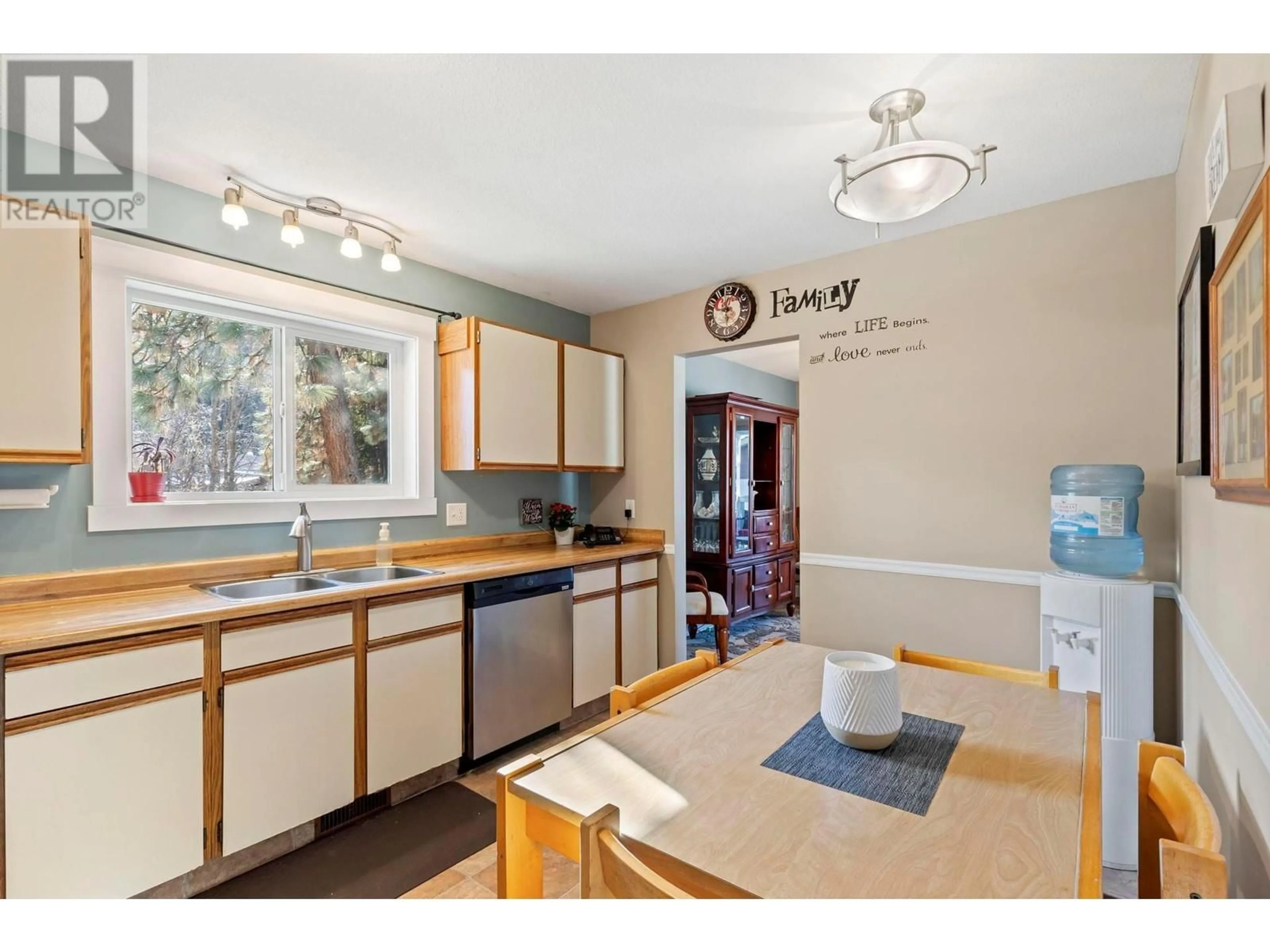 Open concept kitchen, wood/laminate floor for 4764 Gordon Drive, Kelowna British Columbia V1W4P3