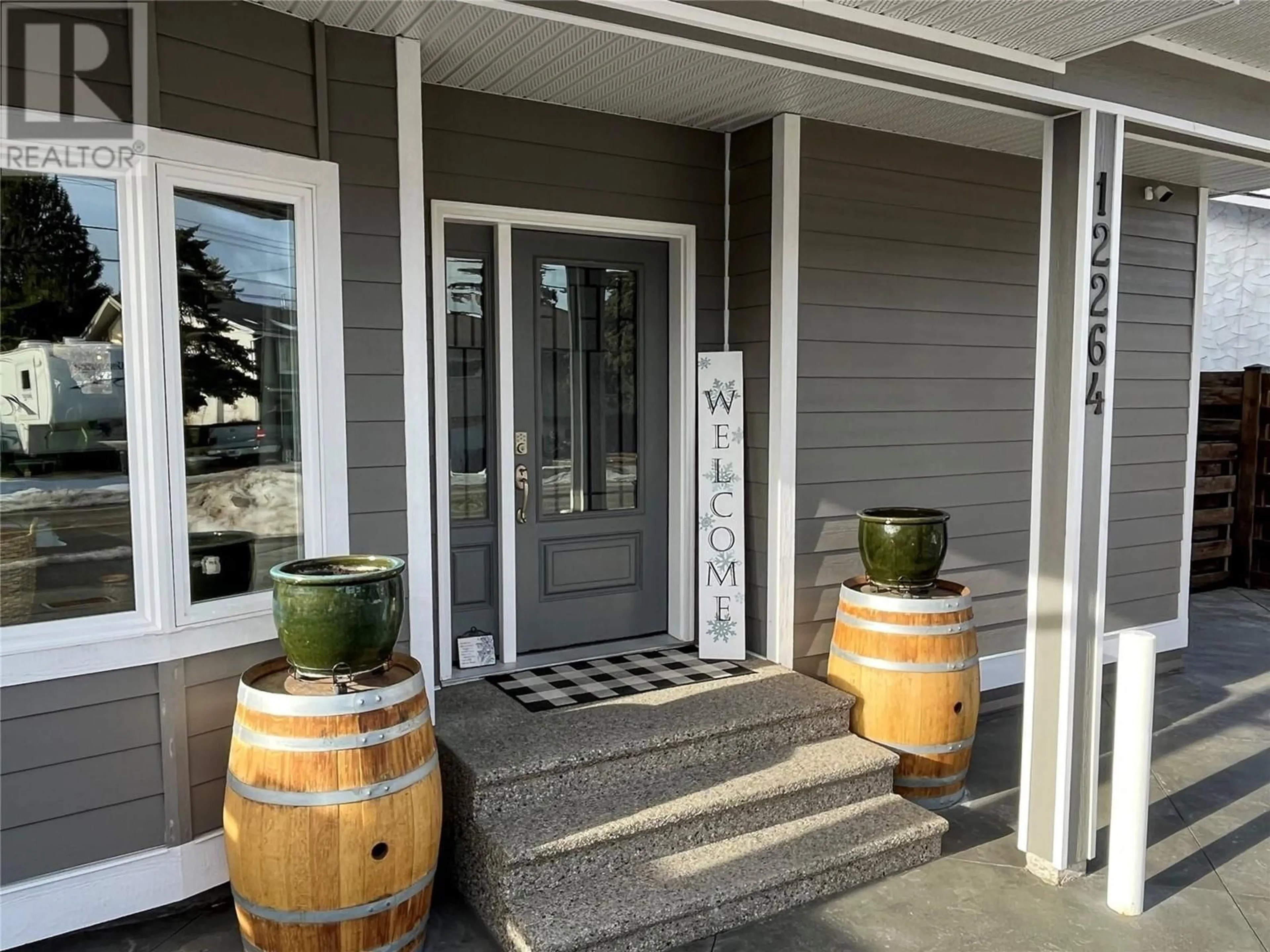 Indoor entryway for 12264 SAUNDERS Crescent, Summerland British Columbia V0H1Z0