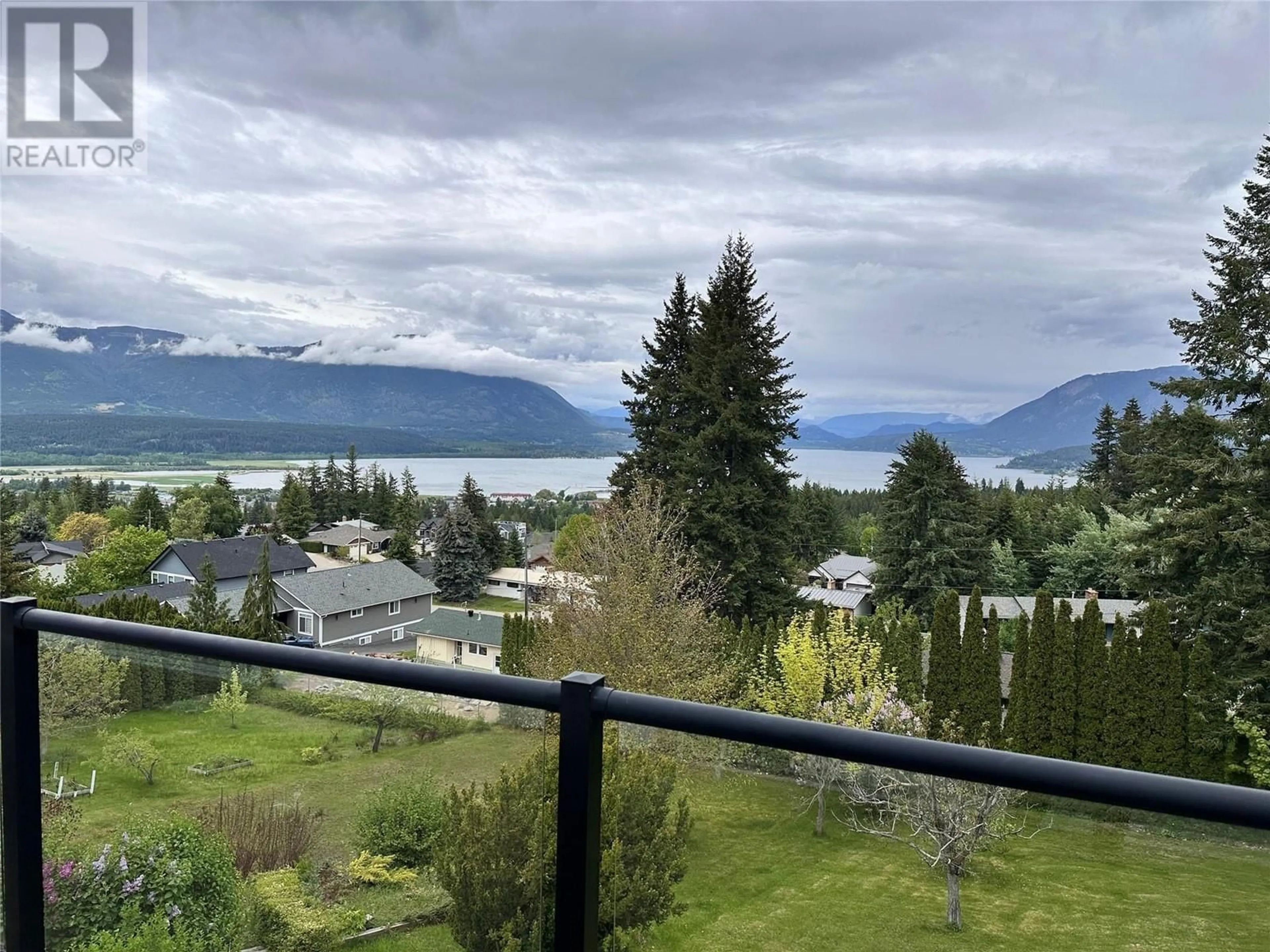 A pic from outside/outdoor area/front of a property/back of a property/a pic from drone, water/lake/river/ocean view for 1681 12 AVENUE SOUTHEAST, Salmon Arm British Columbia V1E2E4