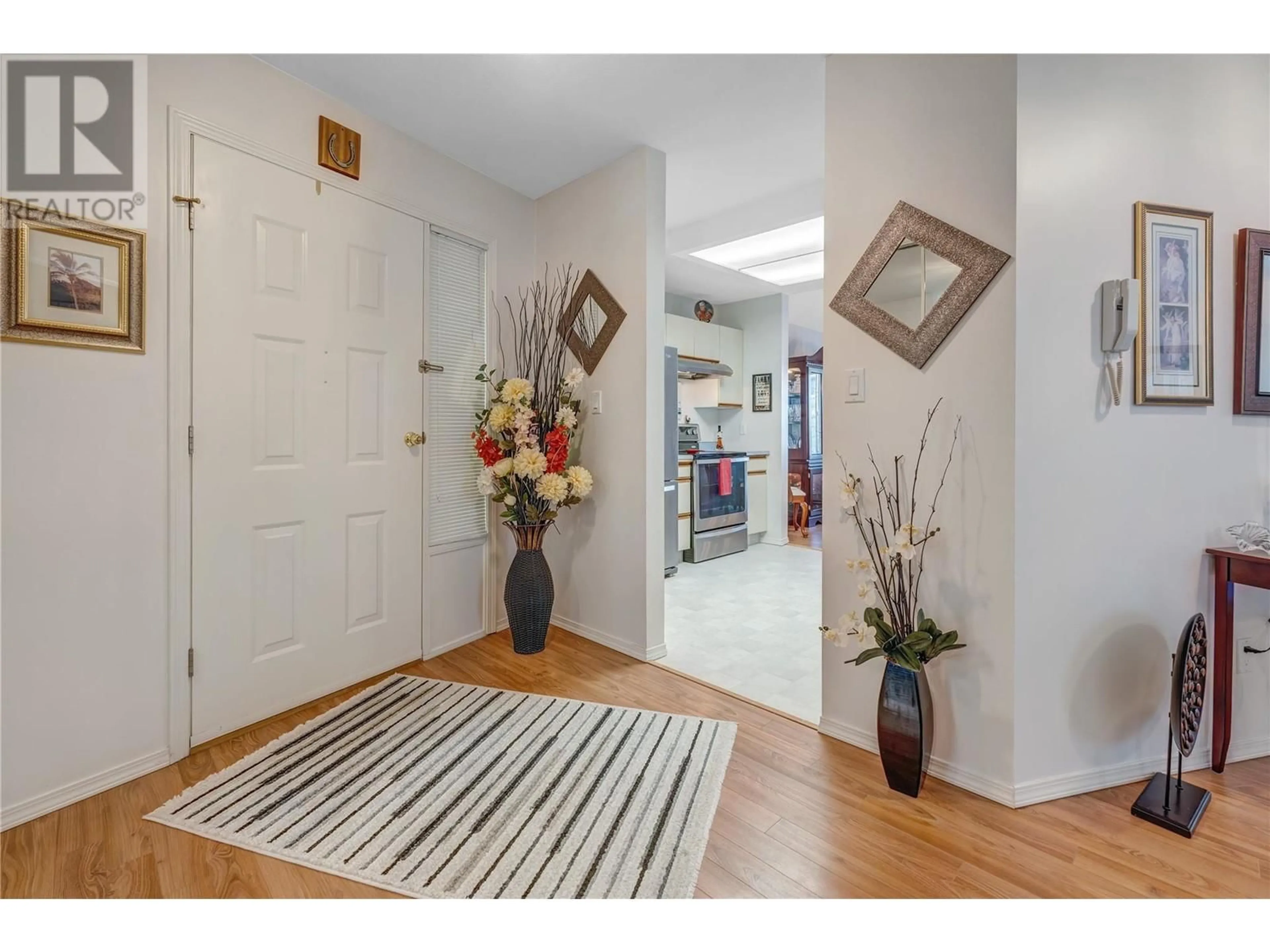 Indoor entryway for 250 Scott Avenue Unit# 201, Penticton British Columbia V2A2J5