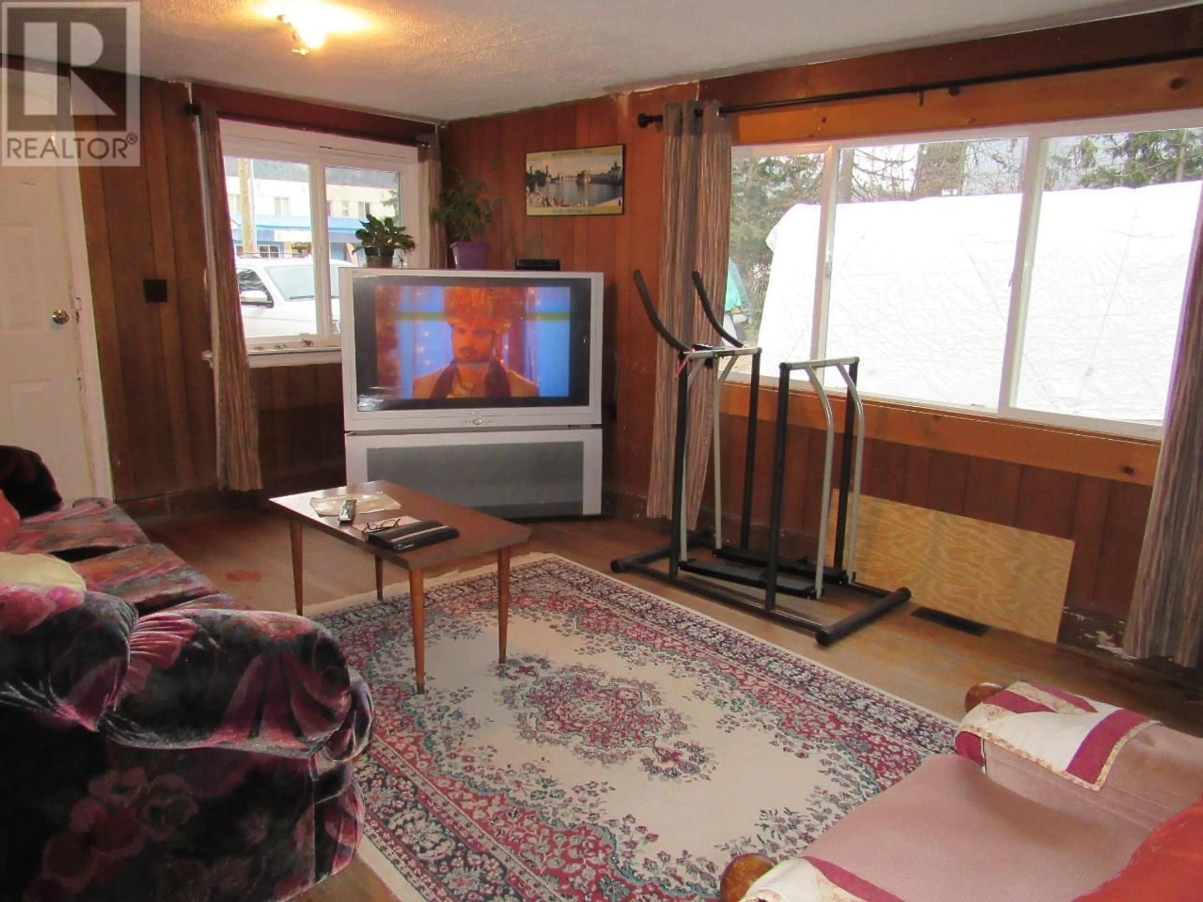 Living room with furniture, unknown for 2252 COLUMBIA AVENUE, Castlegar British Columbia V1N2X1