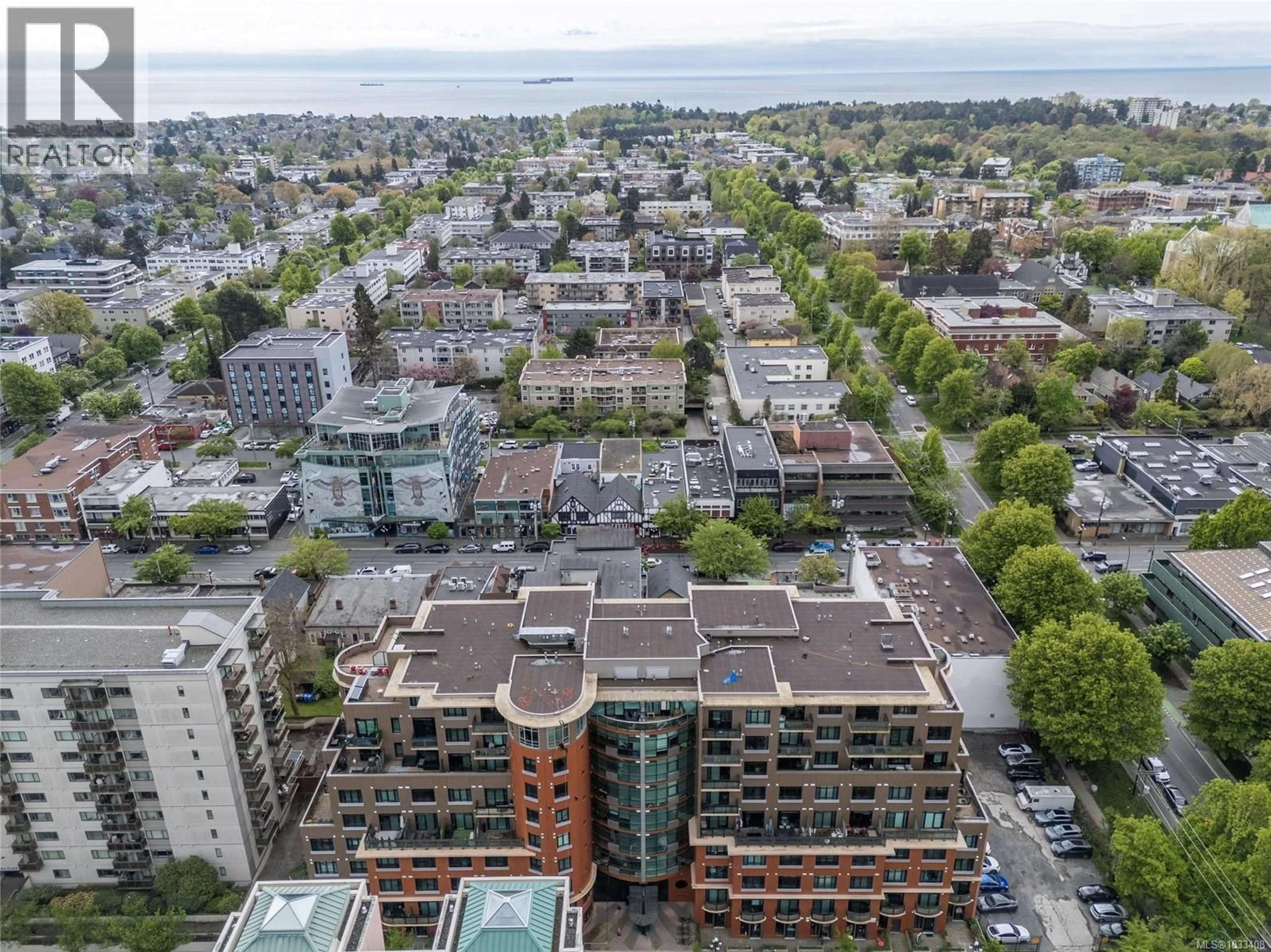 A pic from outside/outdoor area/front of a property/back of a property/a pic from drone, city buildings view from balcony for 914 - 1029 VIEW STREET, Victoria British Columbia V8V0C9
