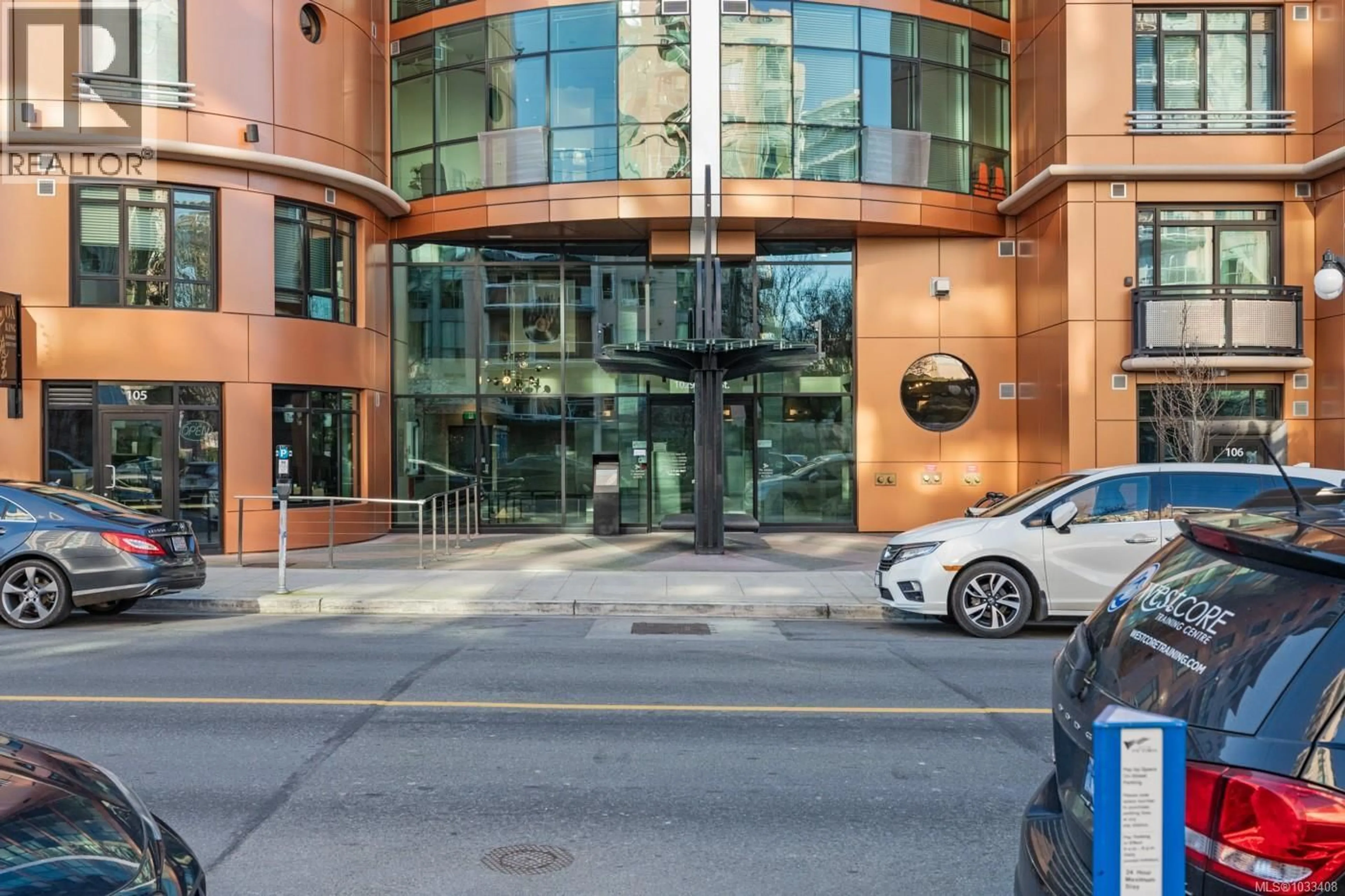 Indoor foyer for 914 - 1029 VIEW STREET, Victoria British Columbia V8V0C9