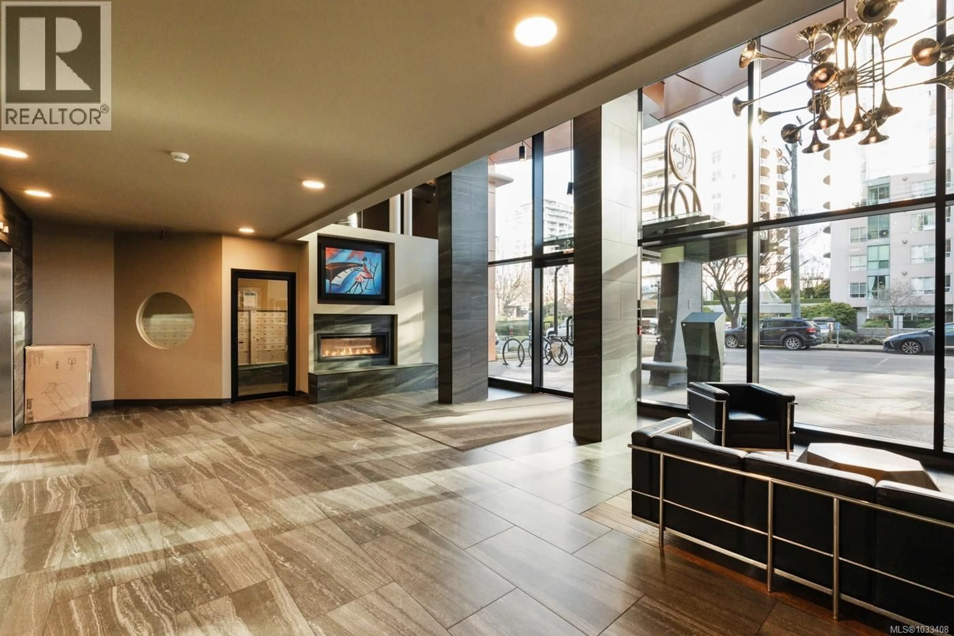 Indoor foyer for 914 - 1029 VIEW STREET, Victoria British Columbia V8V0C9