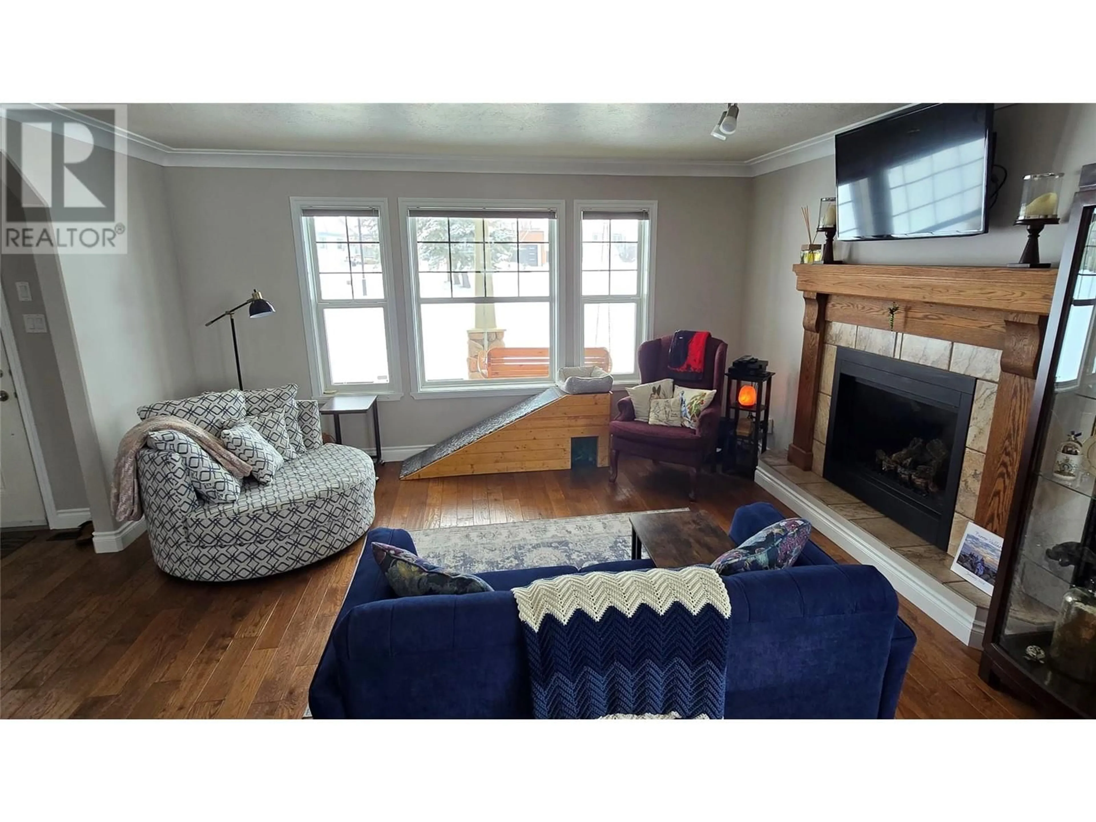 Living room with furniture, wood/laminate floor for 1820 110 Avenue, Dawson Creek British Columbia V1G0A3