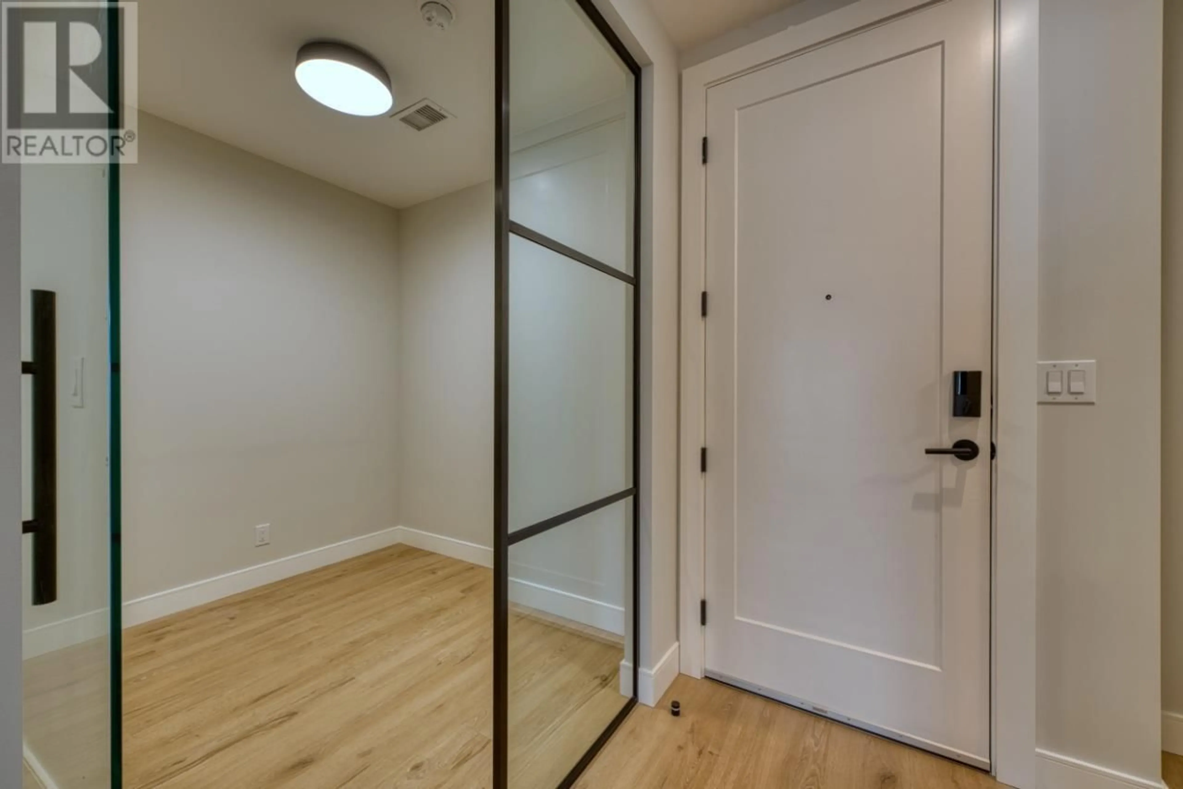 Indoor entryway for 208 - 75 PREDATOR RIDGE DRIVE, Vernon British Columbia V1H1G4