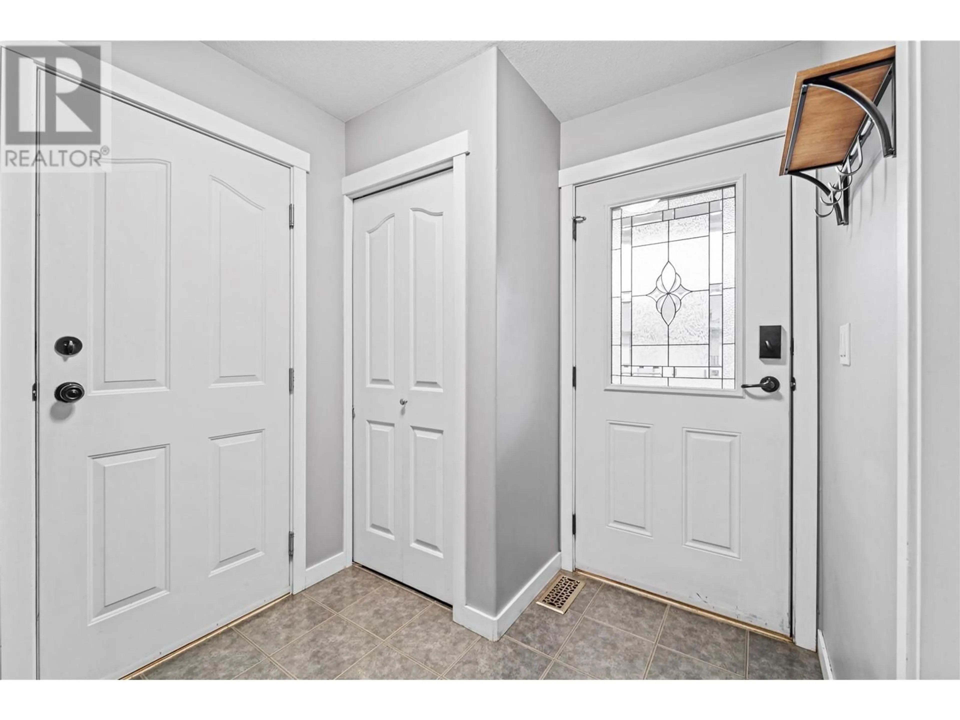 Indoor entryway for 5200 Dallas Drive Unit# 29, Kamloops British Columbia V2C6Y8