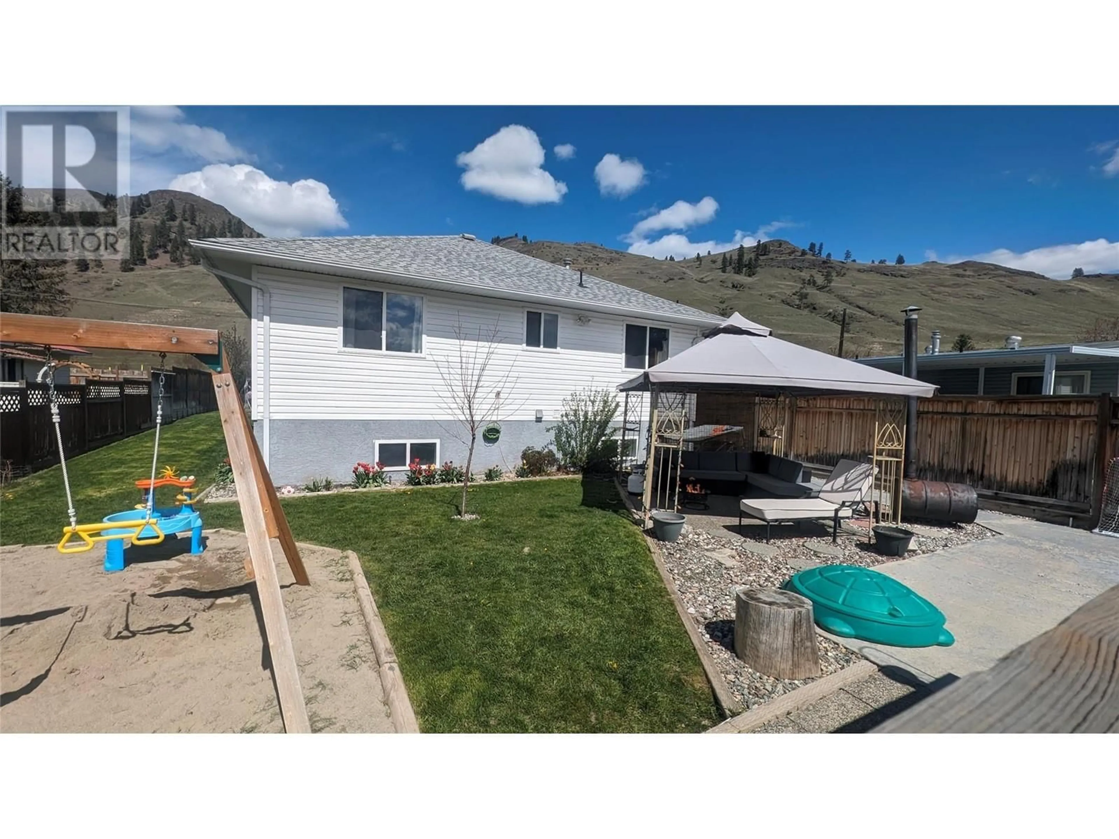 A pic from outside/outdoor area/front of a property/back of a property/a pic from drone, mountain view for 415 HATTON Avenue, Midway British Columbia V0H1M0