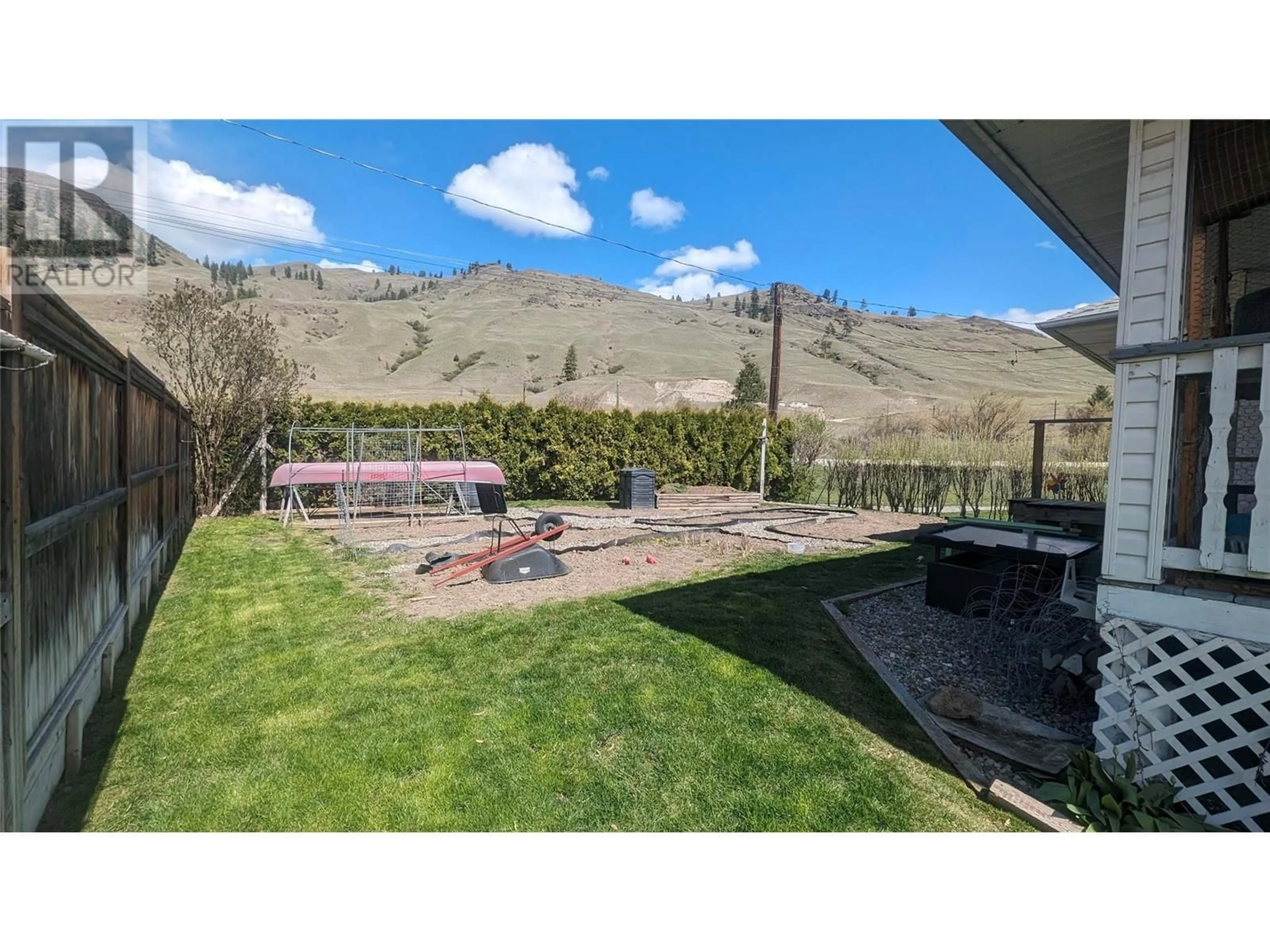 Patio, mountain view for 415 HATTON Avenue, Midway British Columbia V0H1M0