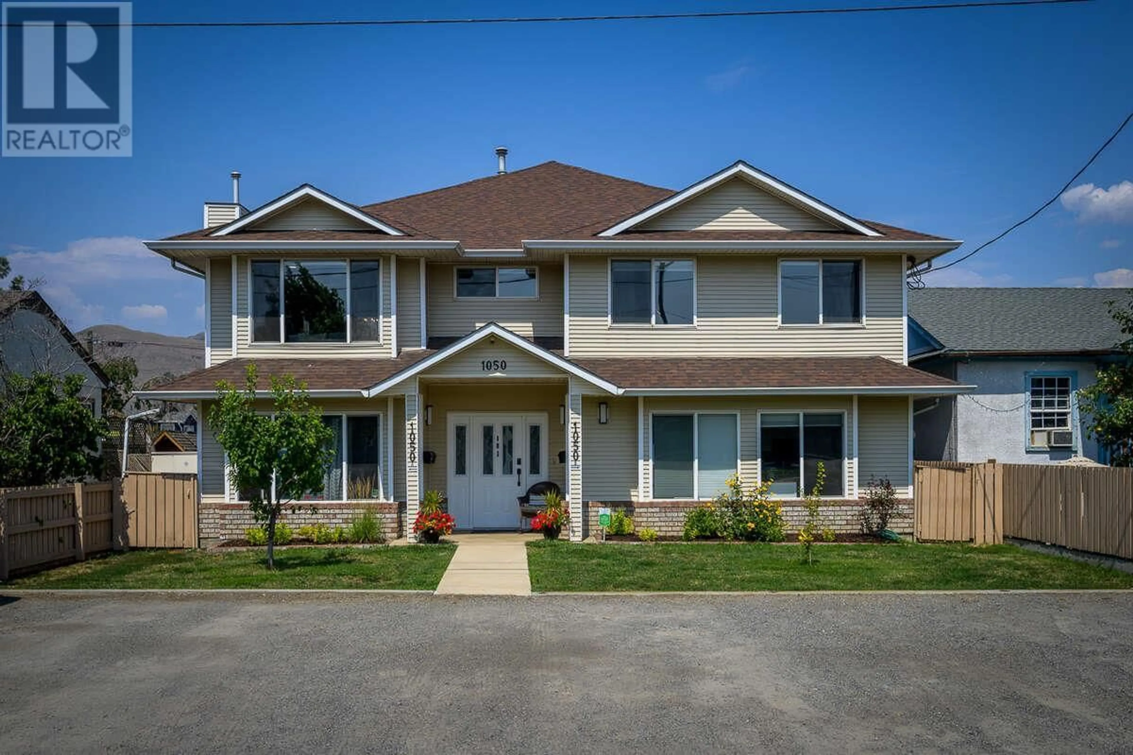 Home with vinyl exterior material, street for 1050 WESTMINSTER AVENUE, Kamloops British Columbia V2B1P2