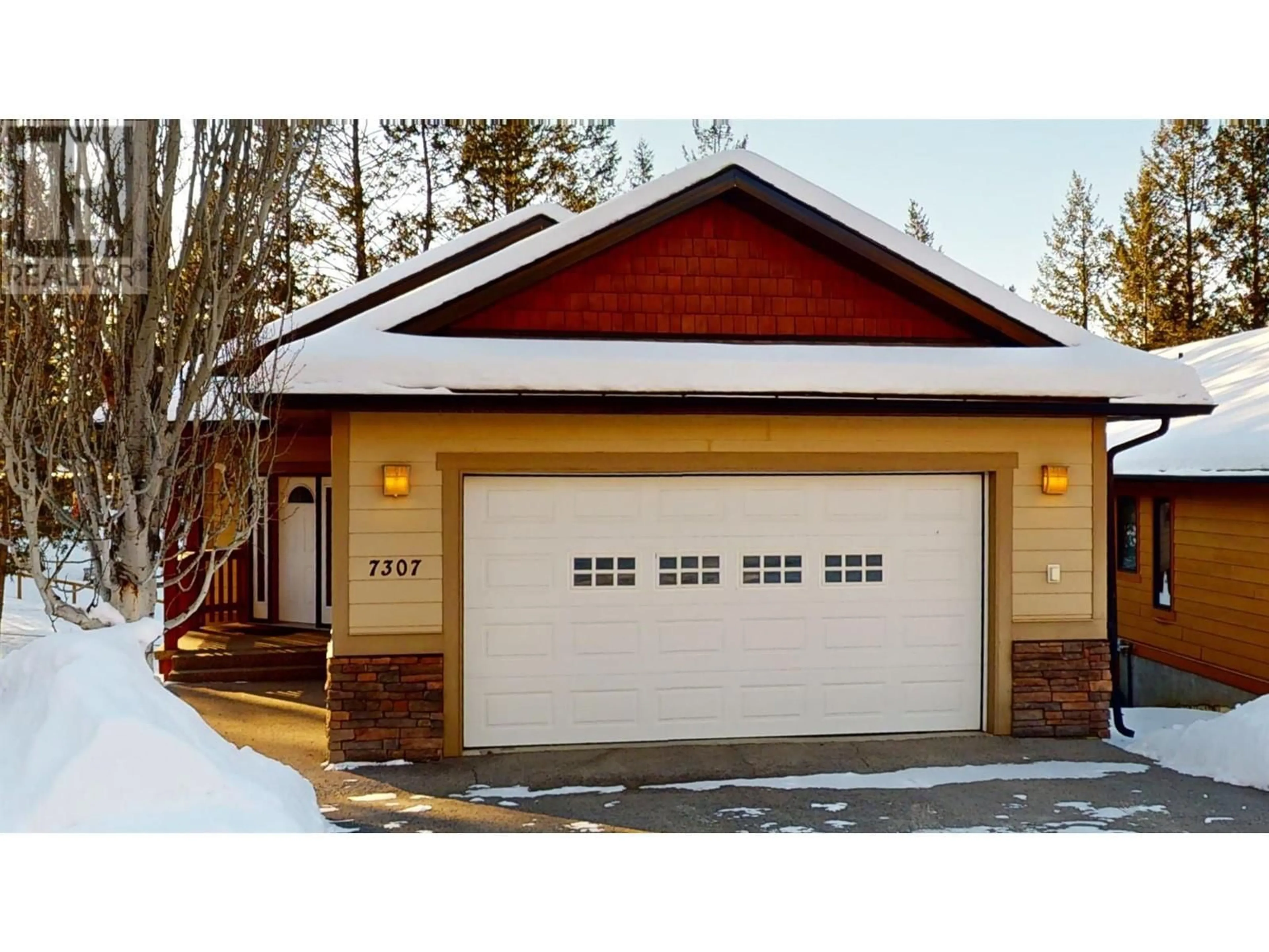 Indoor garage for 7307 Copperhorn Drive, Radium Hot Springs British Columbia V0A1M0