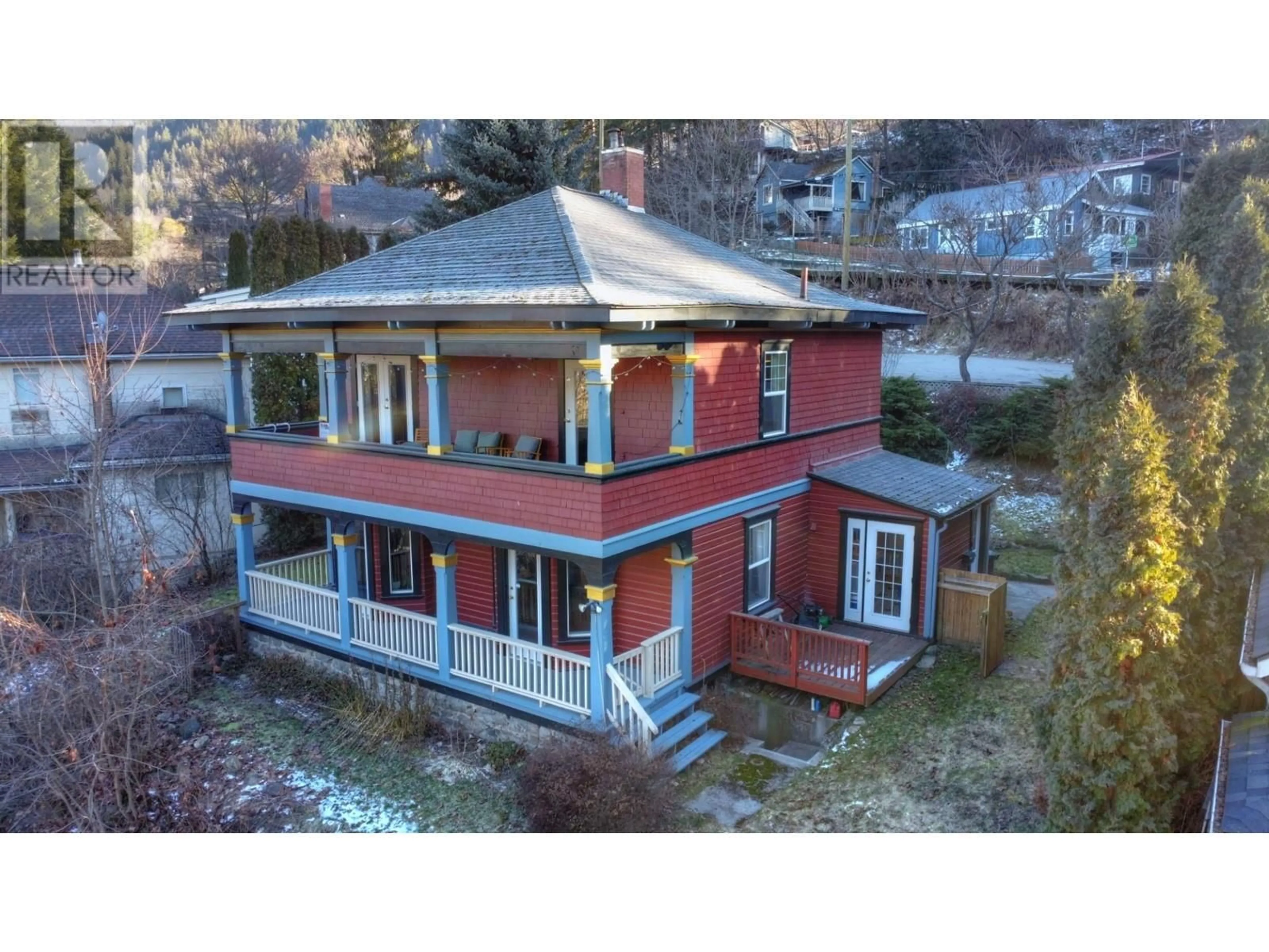 A pic from outside/outdoor area/front of a property/back of a property/a pic from drone, building for 95 High Street, Nelson British Columbia V1L3Z5