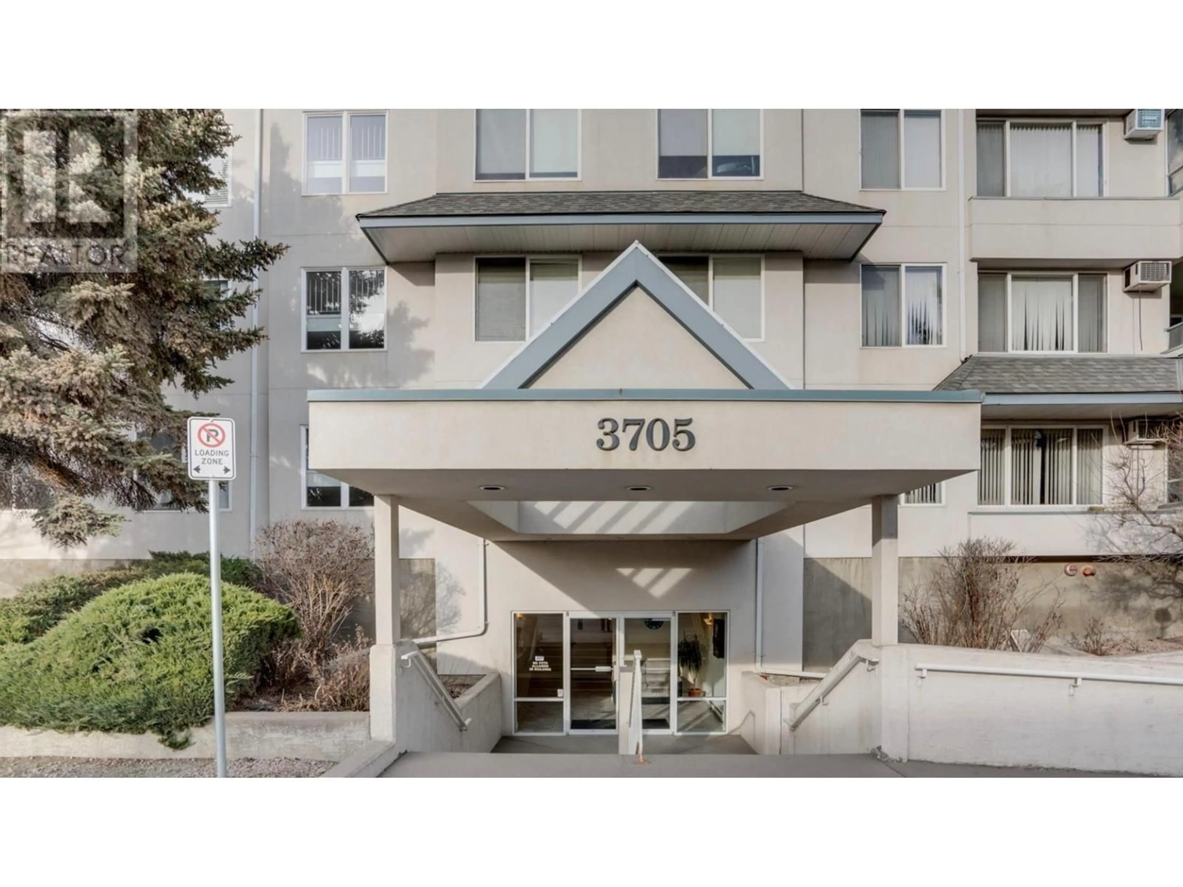 Indoor foyer for 204 - 3705 30 AVENUE, Vernon British Columbia V1T2E7