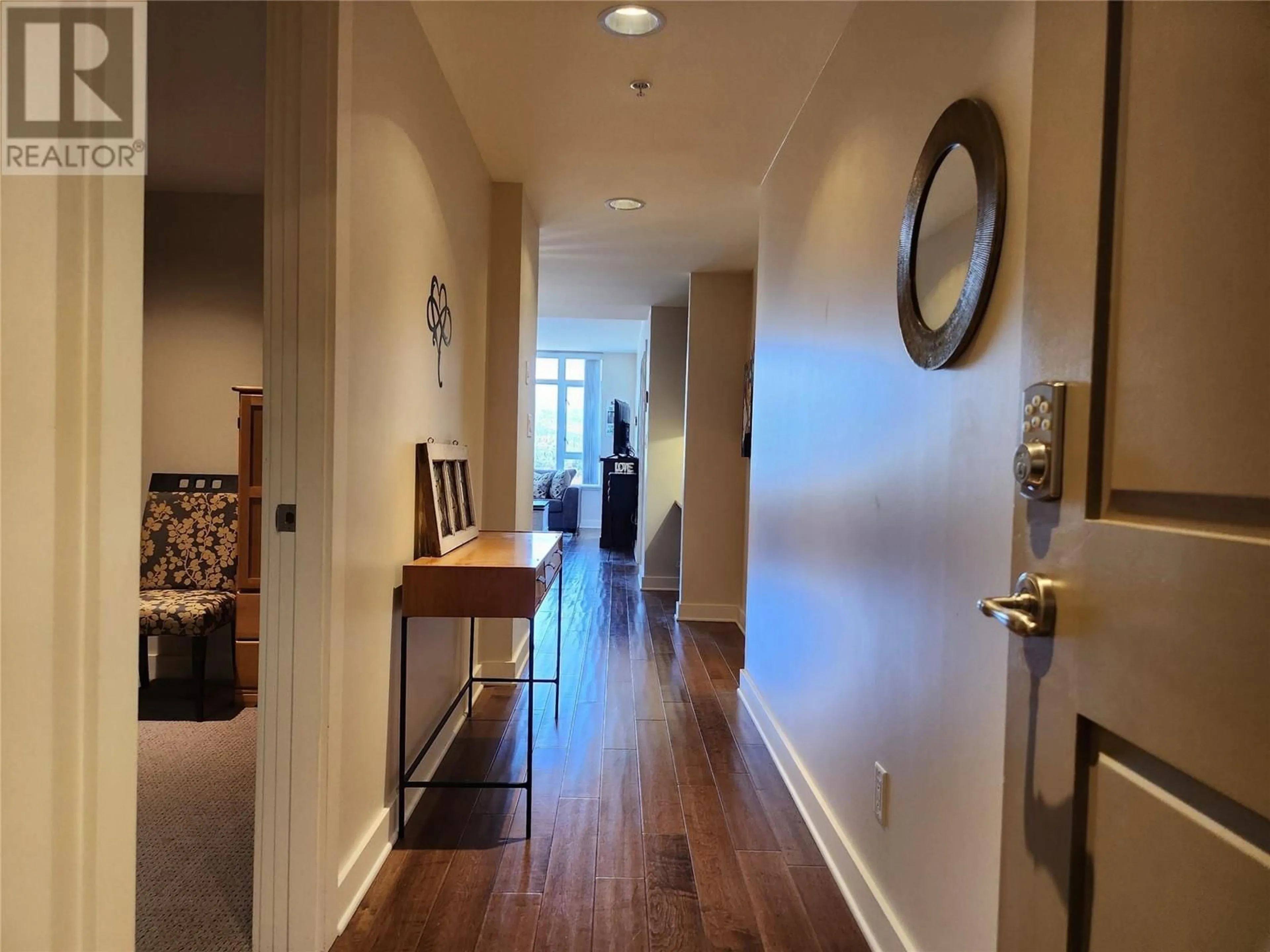 Indoor entryway for 75 Martin Street Unit# 1406, Penticton British Columbia V2A9C8