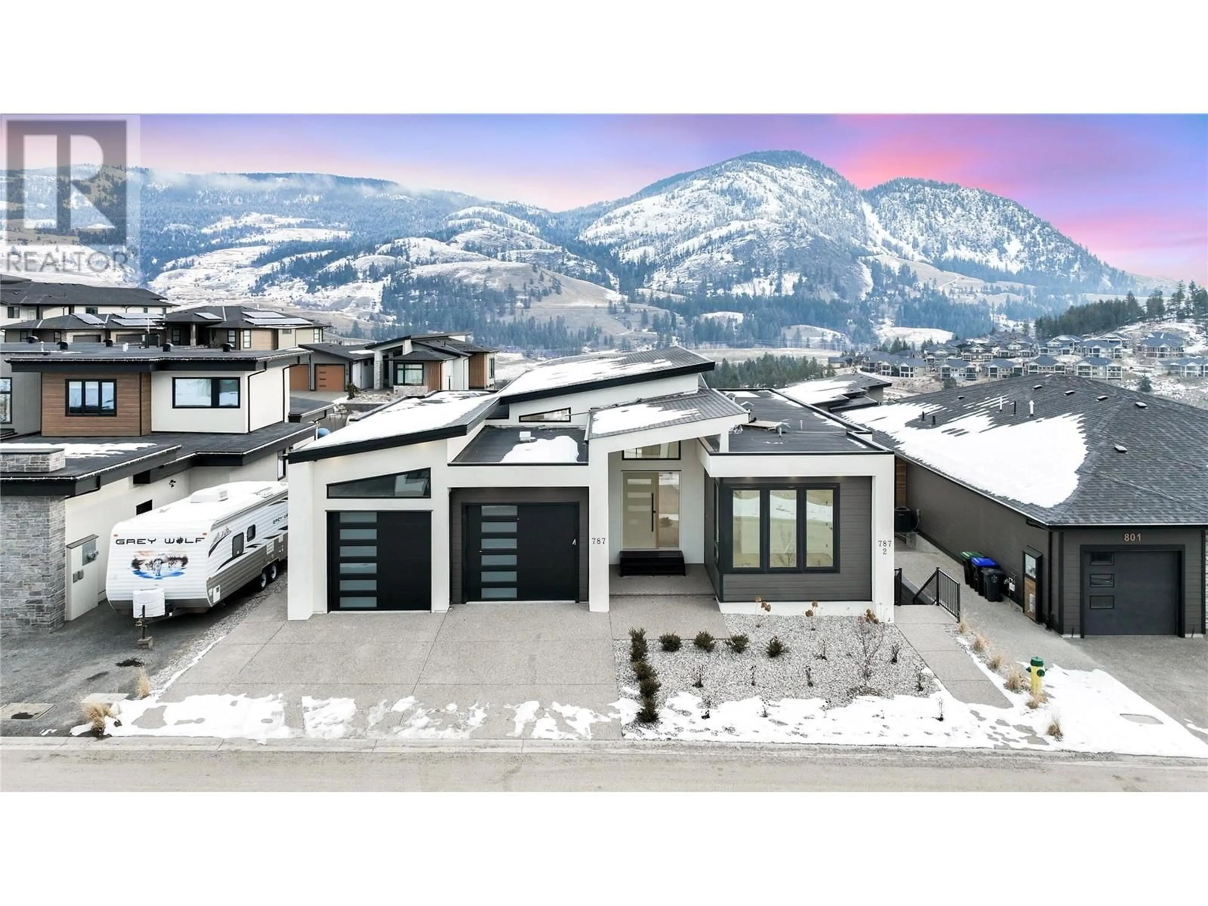 A pic from outside/outdoor area/front of a property/back of a property/a pic from drone, mountain view for 787 MELROSE Street, Kelowna British Columbia V1P0A8