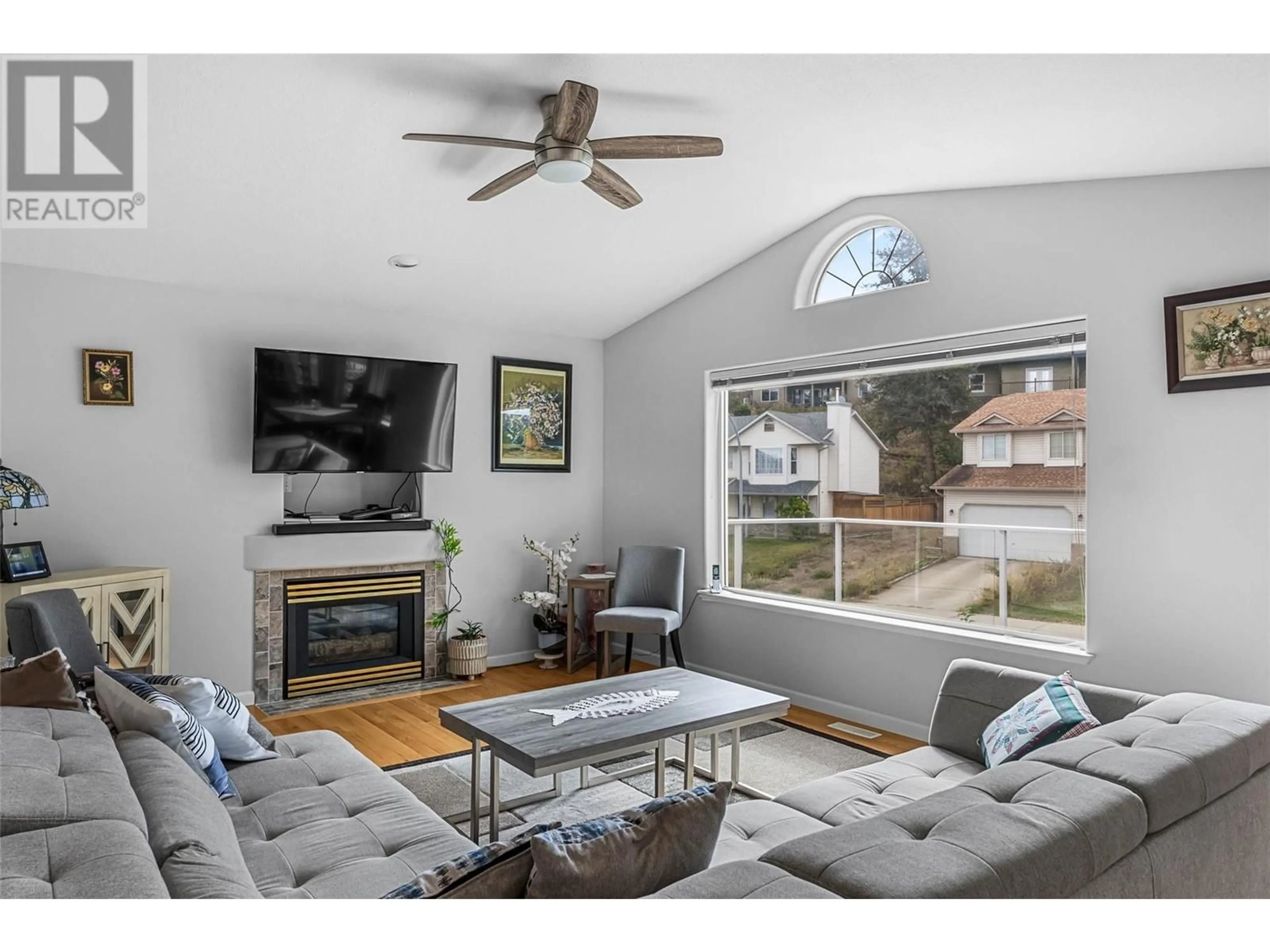 Living room with furniture, unknown for 1575 springhill Drive Unit# 47, Kamloops British Columbia V2E2N9