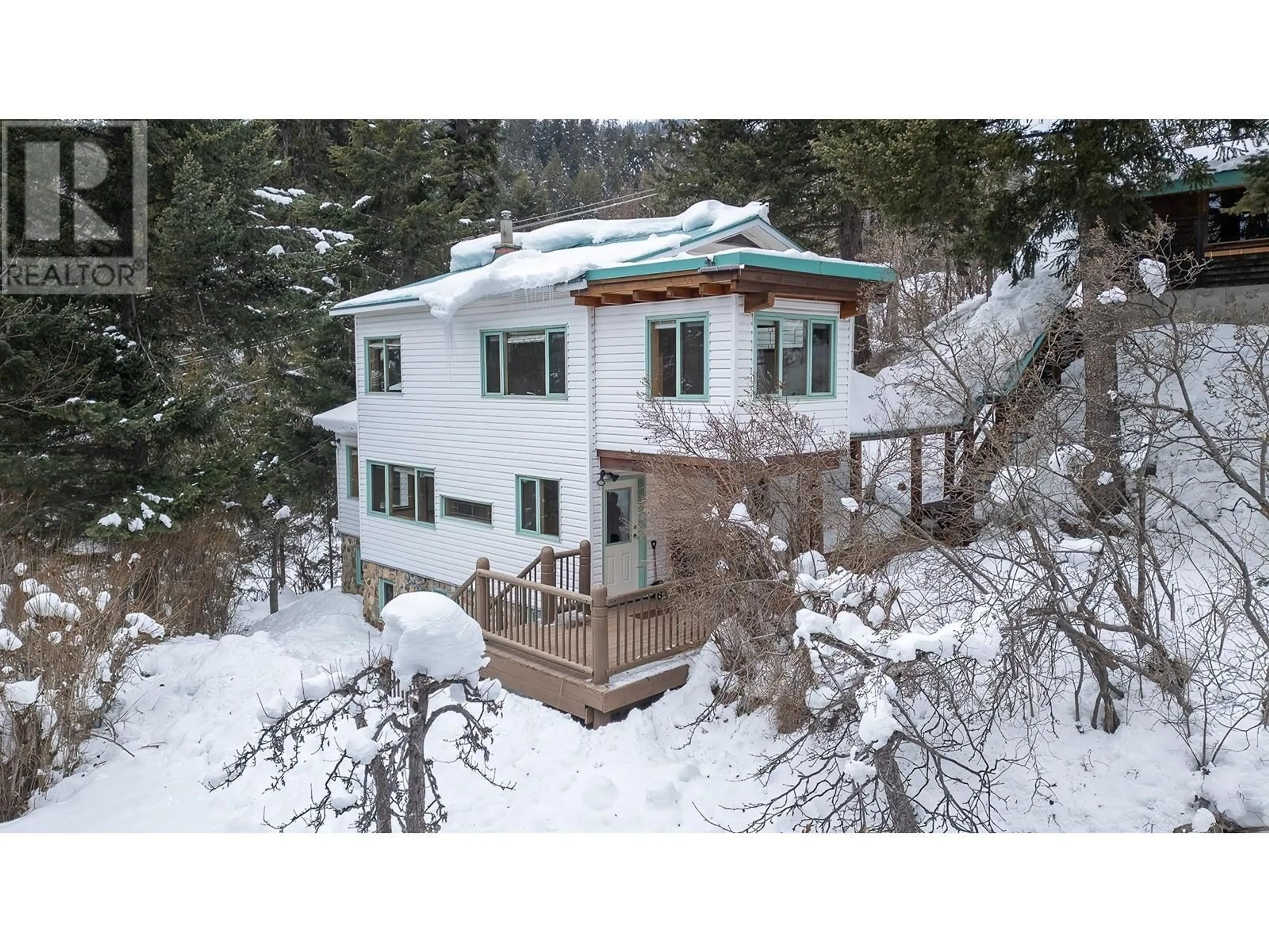 A pic from outside/outdoor area/front of a property/back of a property/a pic from drone, building for 2090 Davis Street, Rossland British Columbia V0G1Y0