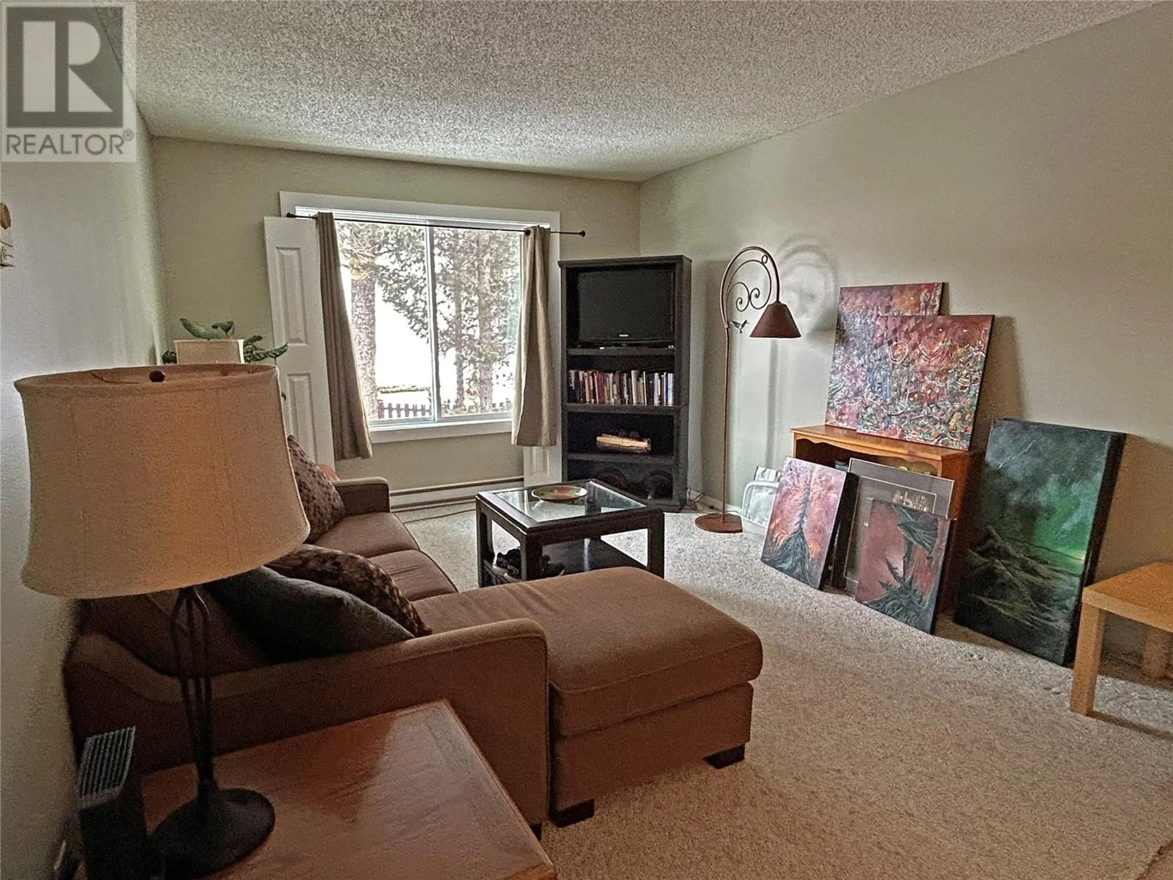 Living room with furniture, carpet floor for 279 ALDER Drive Unit# 303, Logan Lake British Columbia V0K1W0