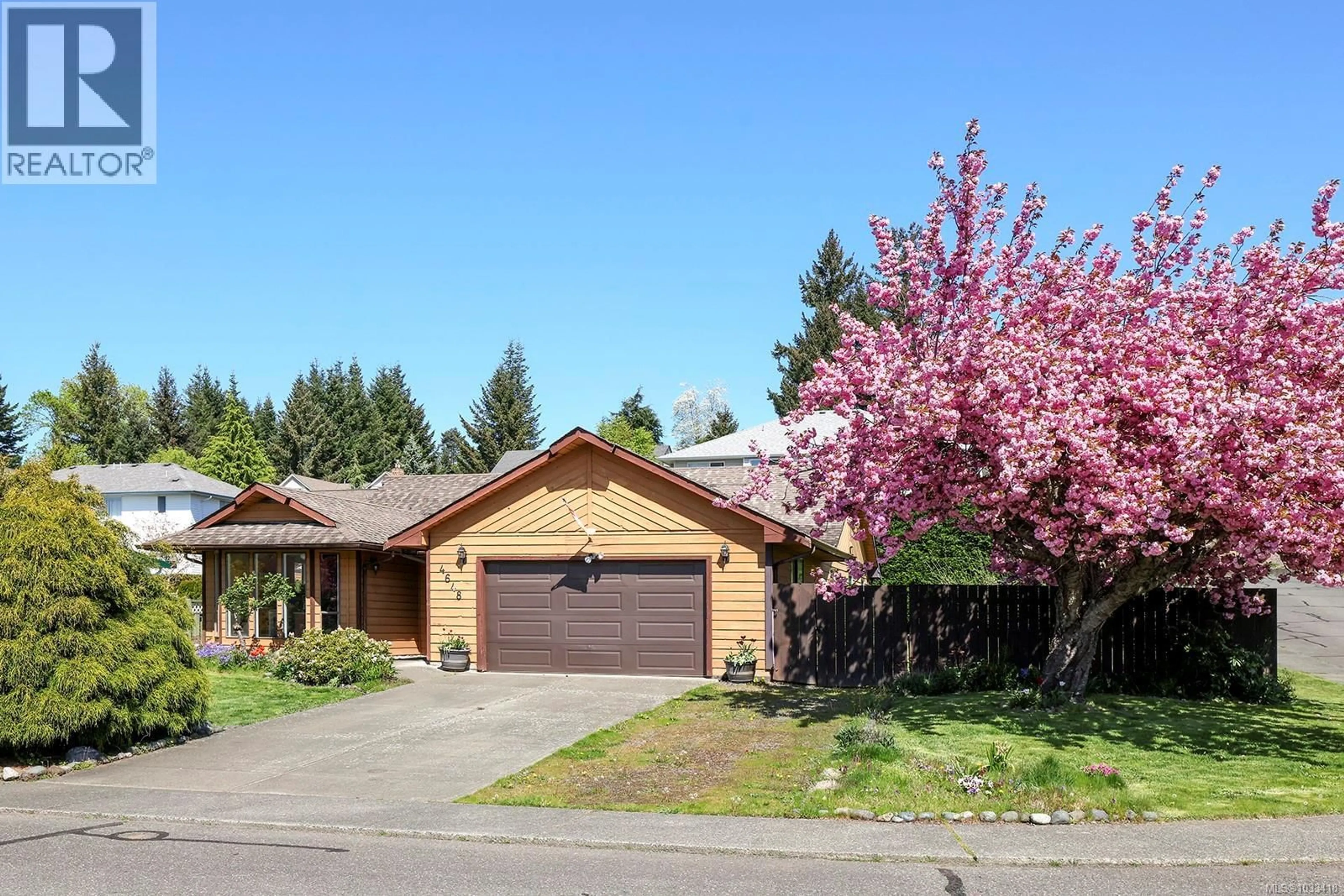 Home with vinyl exterior material, street for 4648 VALECOURT CRESCENT, Courtenay British Columbia V9N7W6