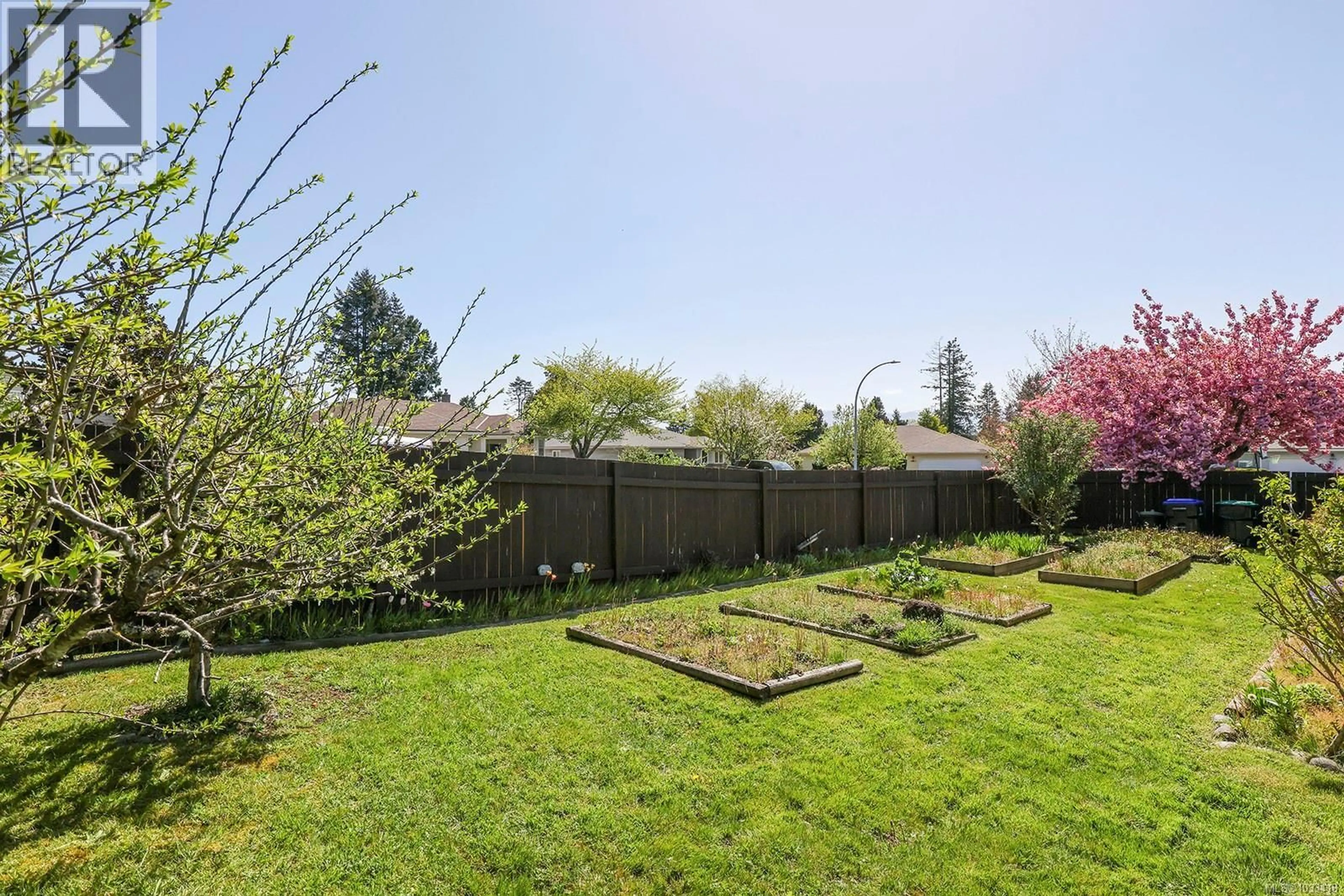 Patio, unknown for 4648 VALECOURT CRESCENT, Courtenay British Columbia V9N7W6